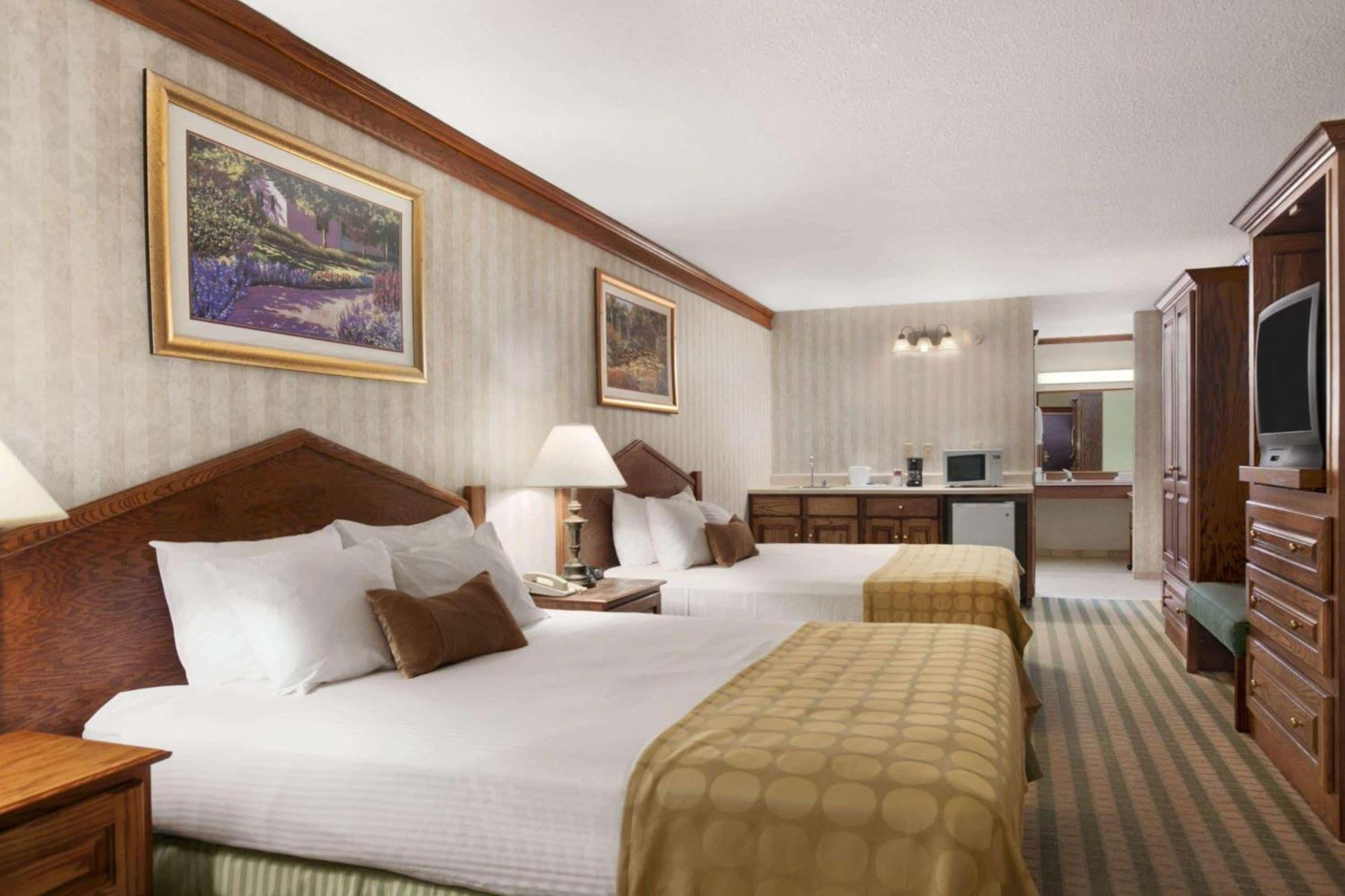 Studio Suite with Two King Beds - Non-Smoking