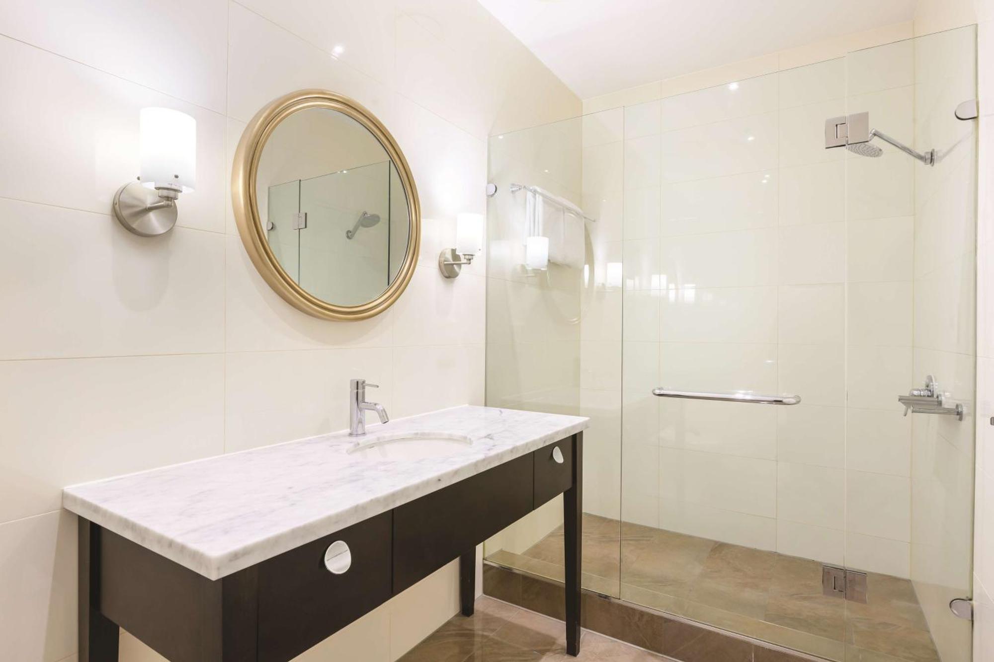 Suite Fuller con 2 cócteles por la noche - 1 cama extragrande