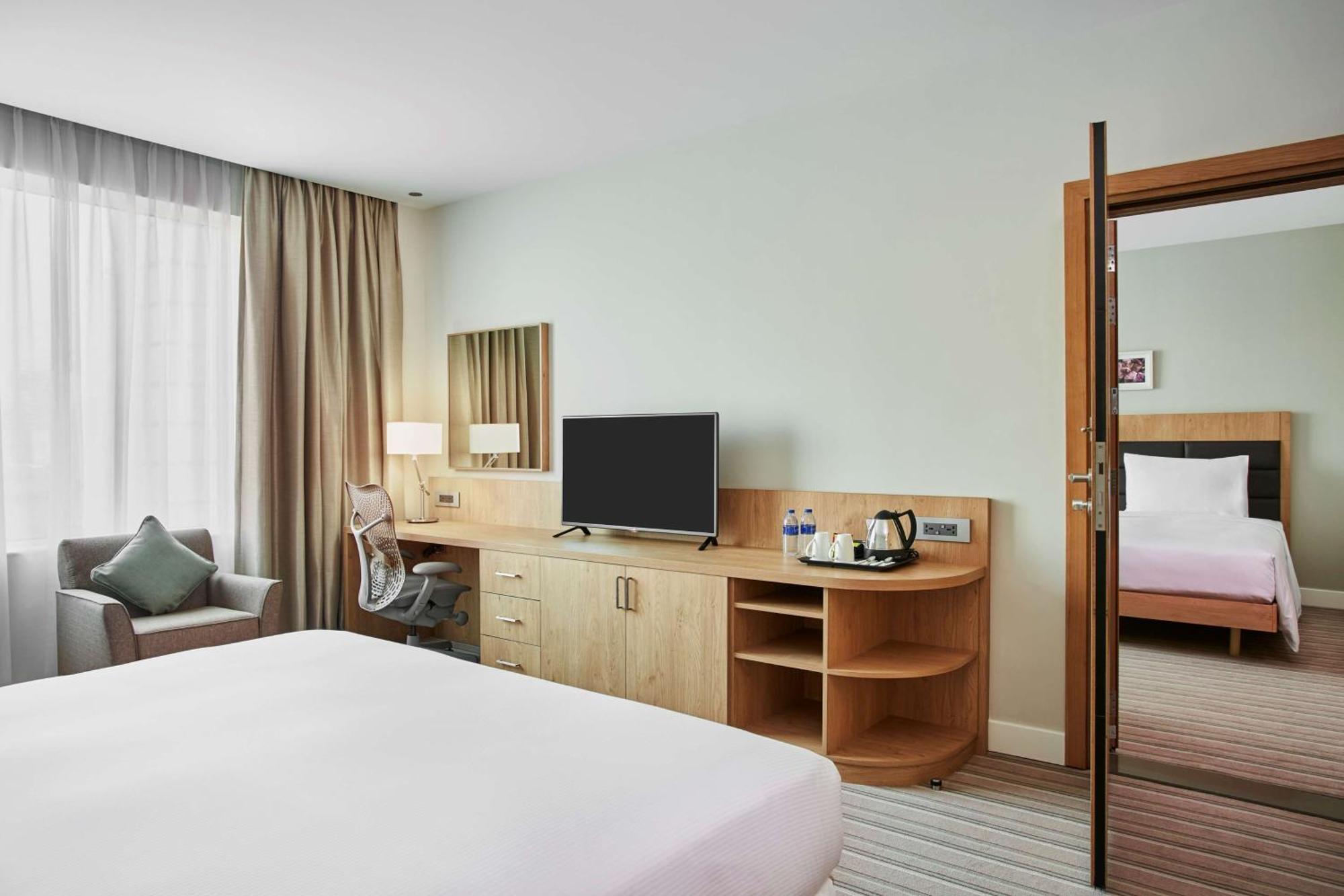 Zimmer mit Kingsize-Bett