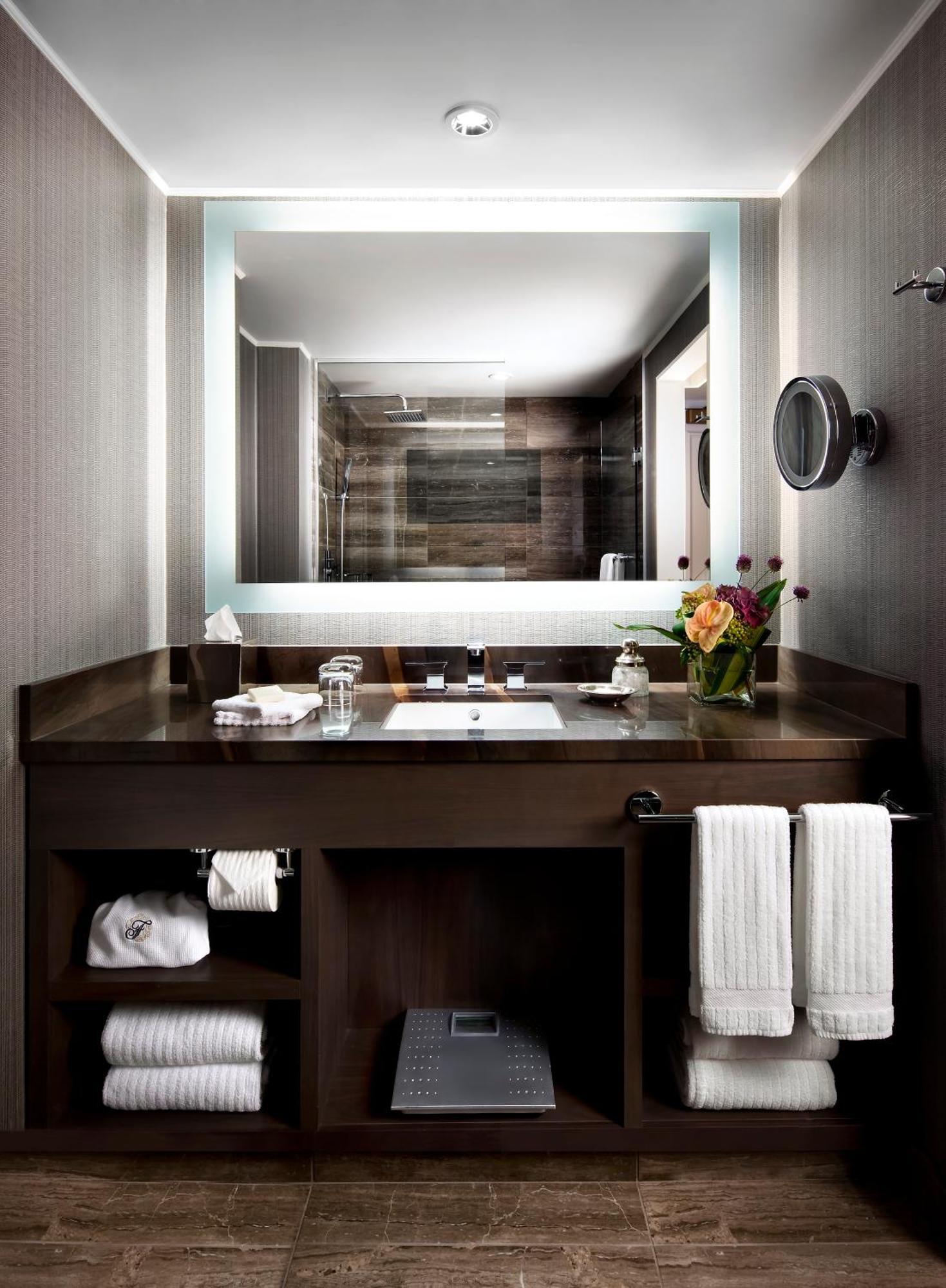 Chambre Lit King-Size Fairmont Gold - Vue sur Ville