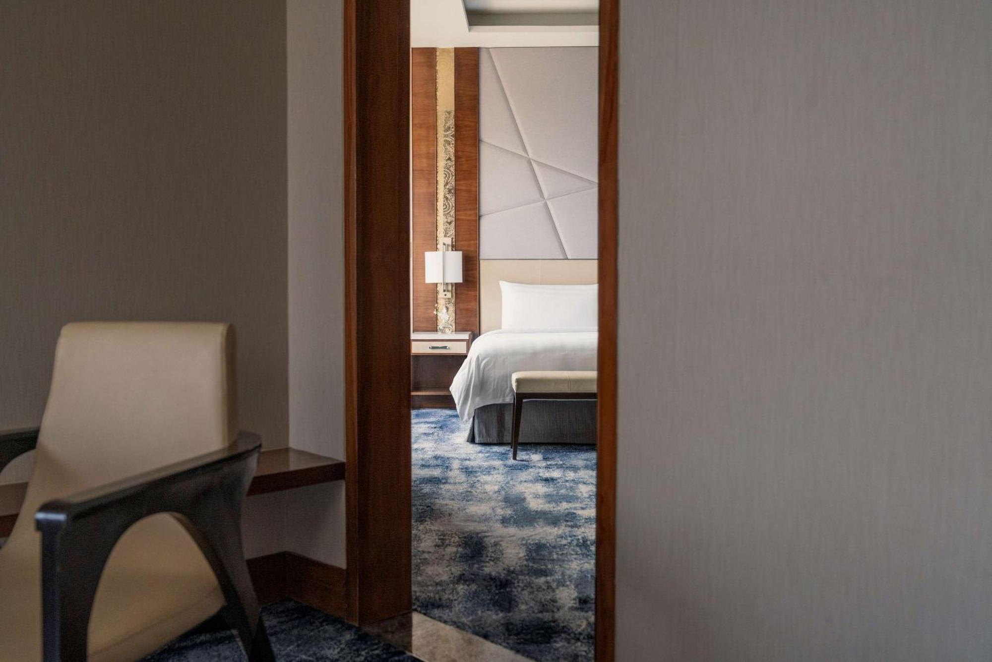Suite Executive - Sconto del 10% su Cibo, Bevande Analcoliche e Lavanderia - Cocktail Serali e Tartine presso l'Horizon Club Lounge dalle 18:00 alle 20:00