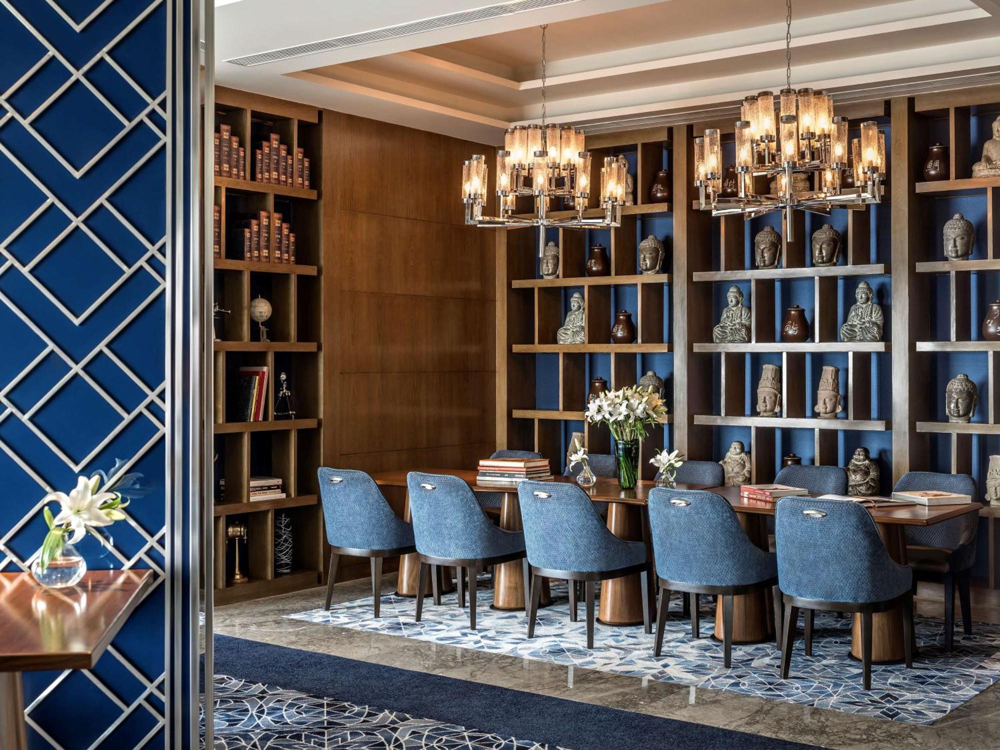Horizon Premier (Club King) - Sconto del 10% su Cibo, Bevande Analcoliche e Lavanderia - Cocktail Serali e Tartine presso l'Horizon Club Lounge dalle 18:00 alle 20:00