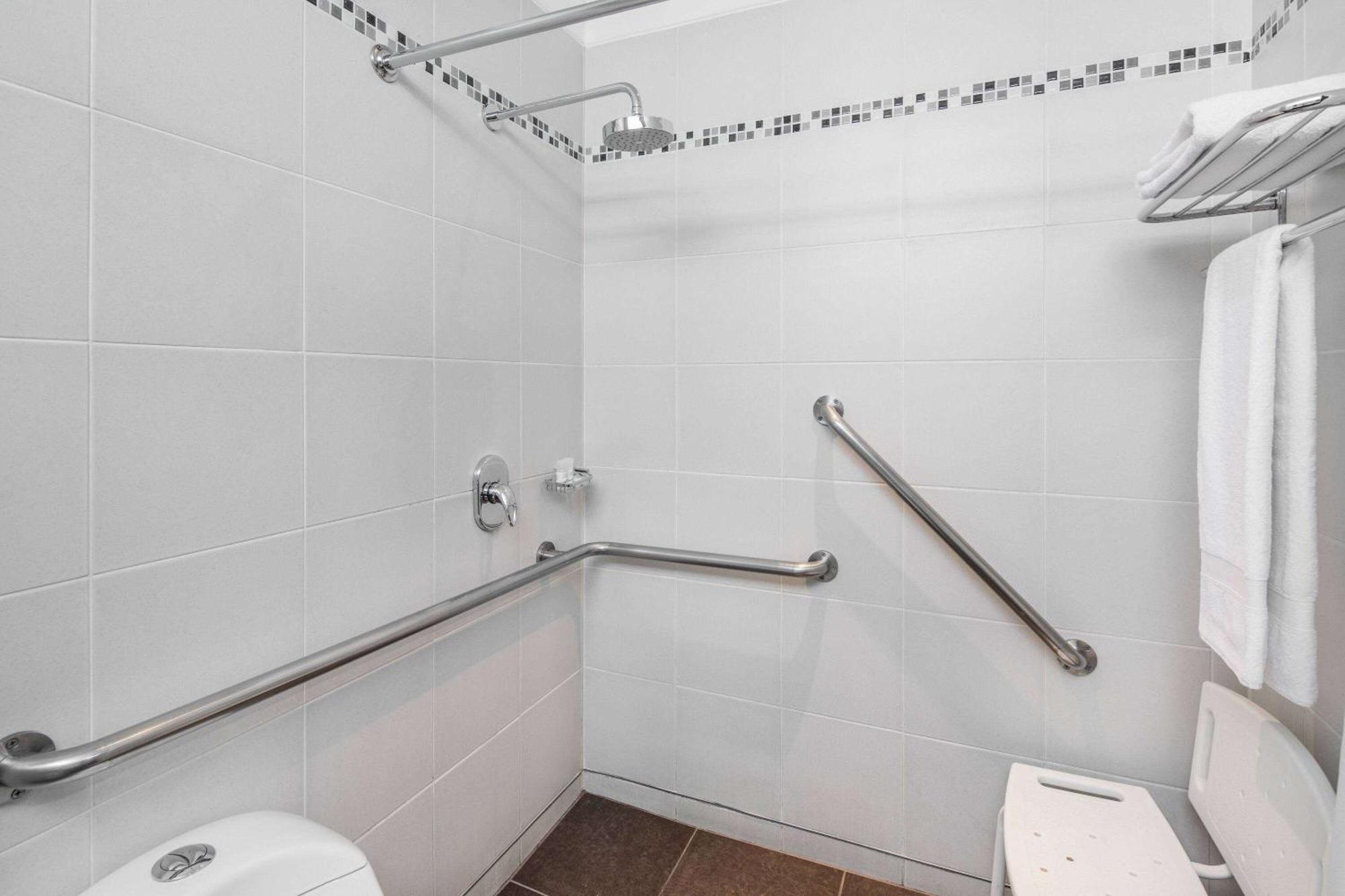 Habitación con 1 cama extragrande y para personas con movilidad reducida - No fumadores