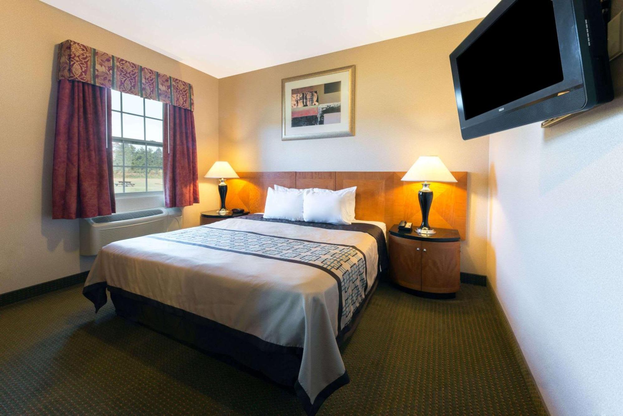 Two-Bedroom Suite with One King Bed and One Queen Bed - Non-Smoking