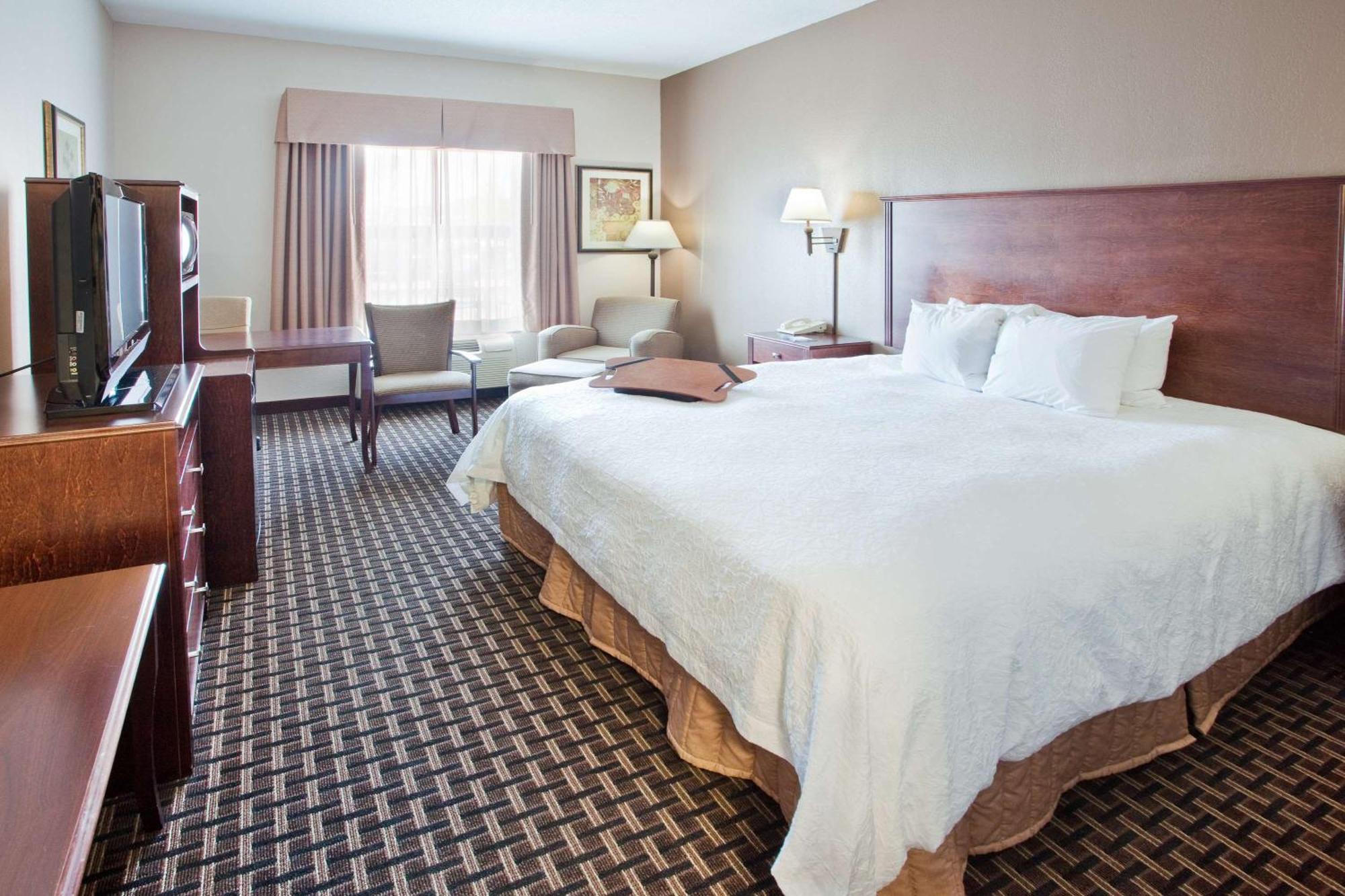 King Room with King Bed - Non-Smoking