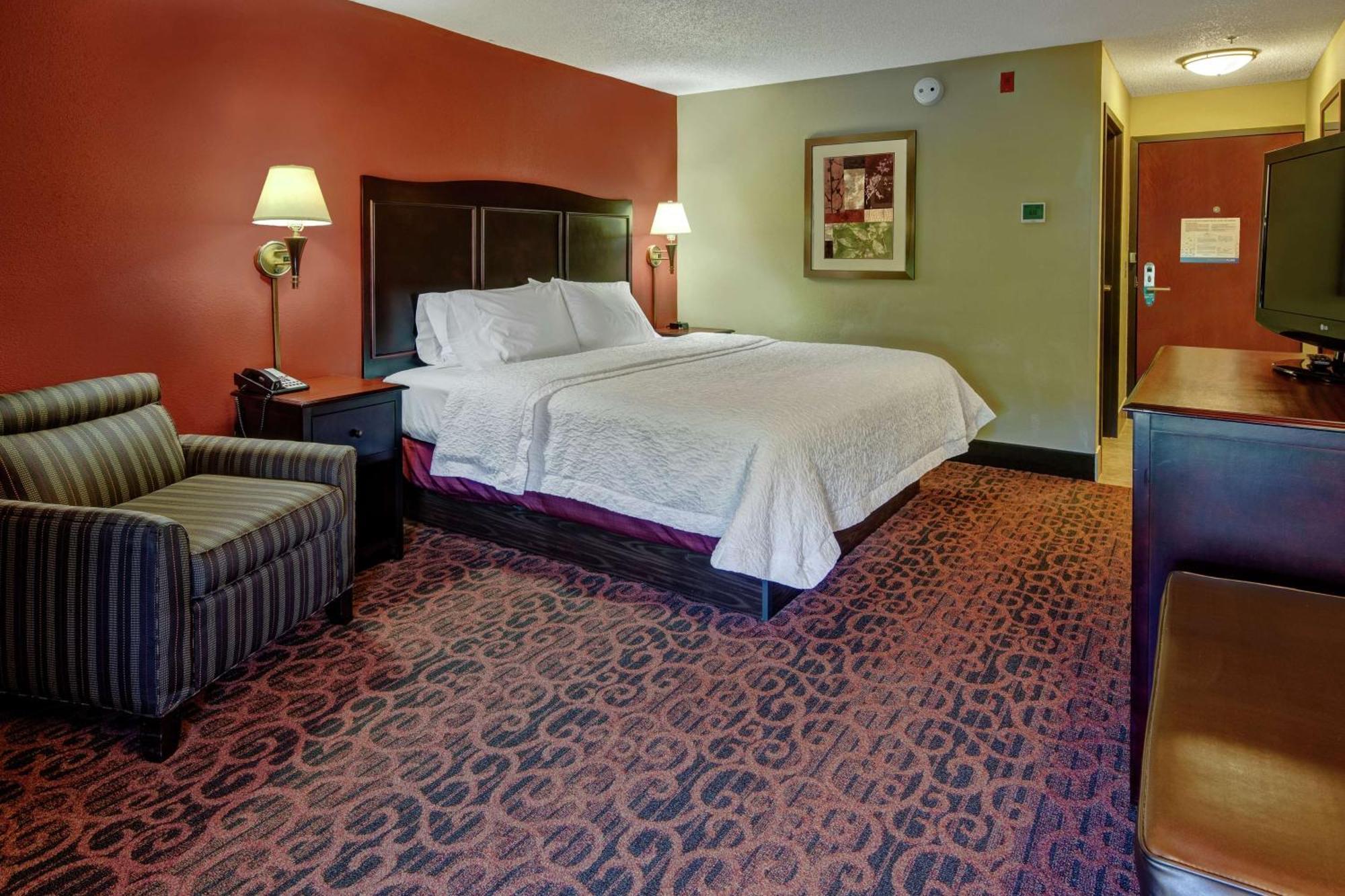 King Room with Kitchenette - Non-Smoking