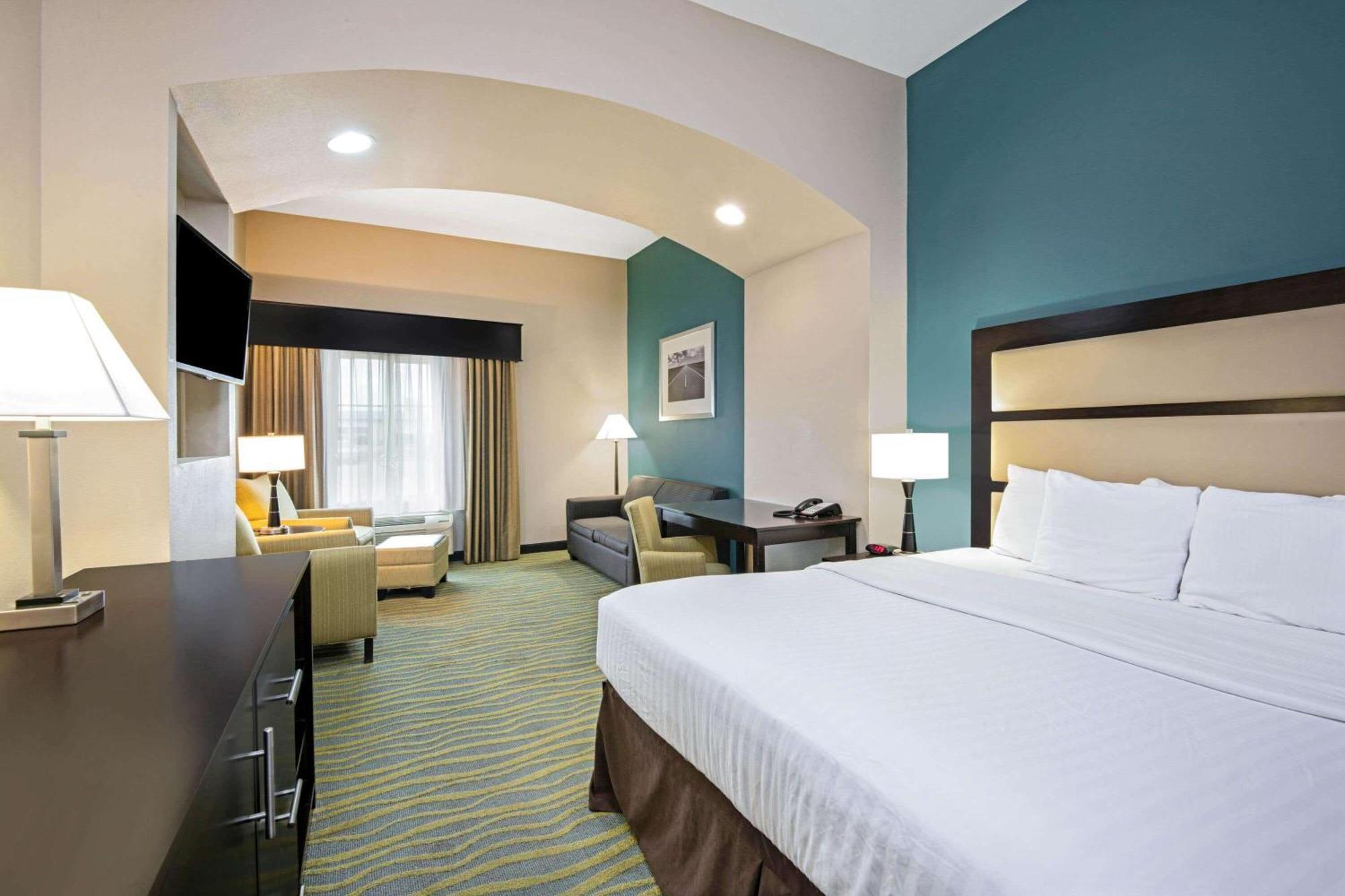 Deluxe Executive King Room - Mobility and Hearing Impaired Access/Non-Smoking