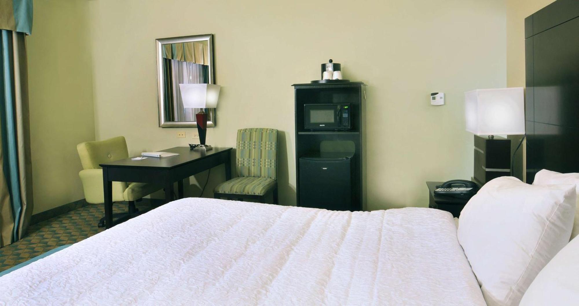 King Room with King Bed - Non-Smoking
