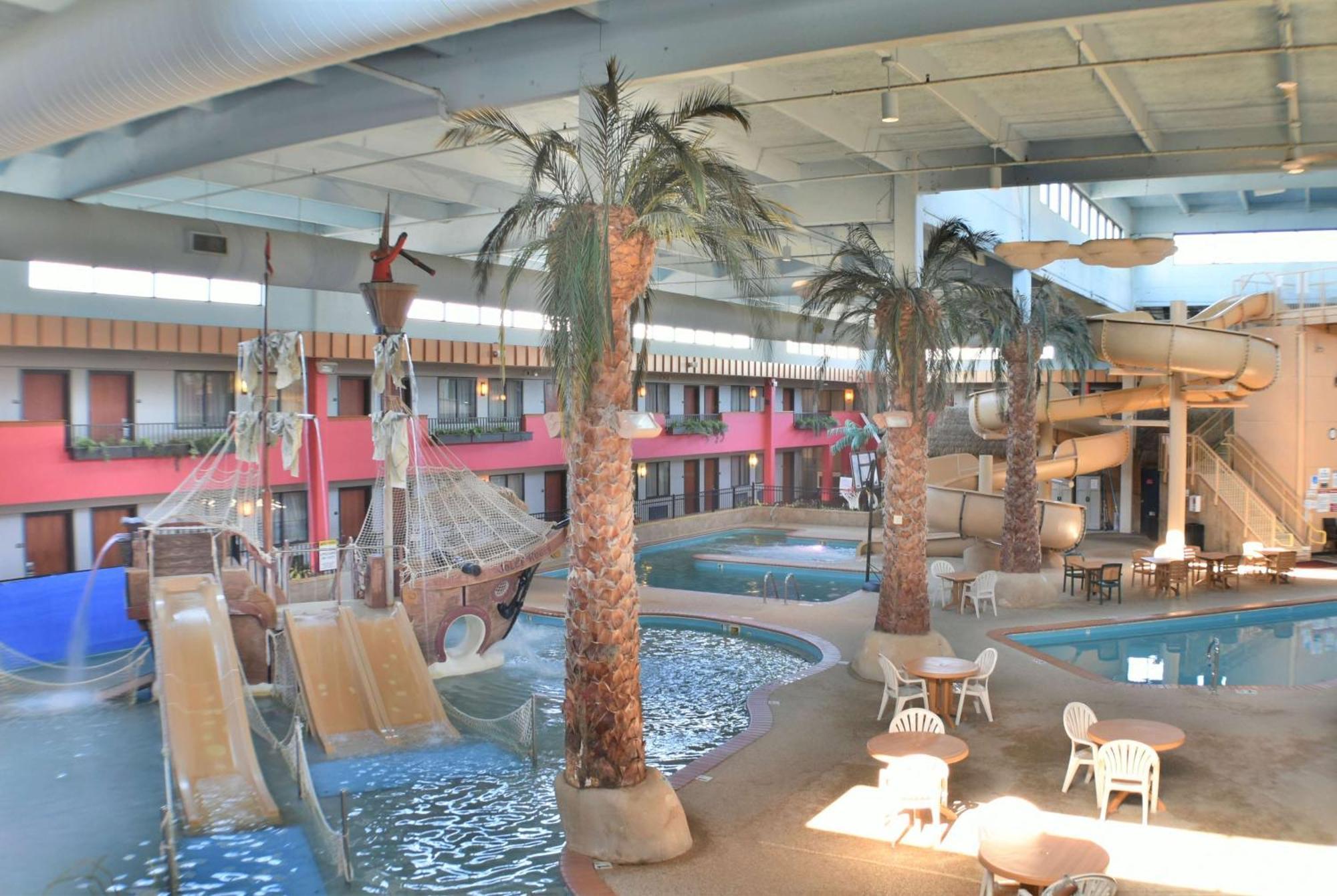 One-Bedroom Suite with Two Queen Beds - Poolside - First Floor - Non-Smoking