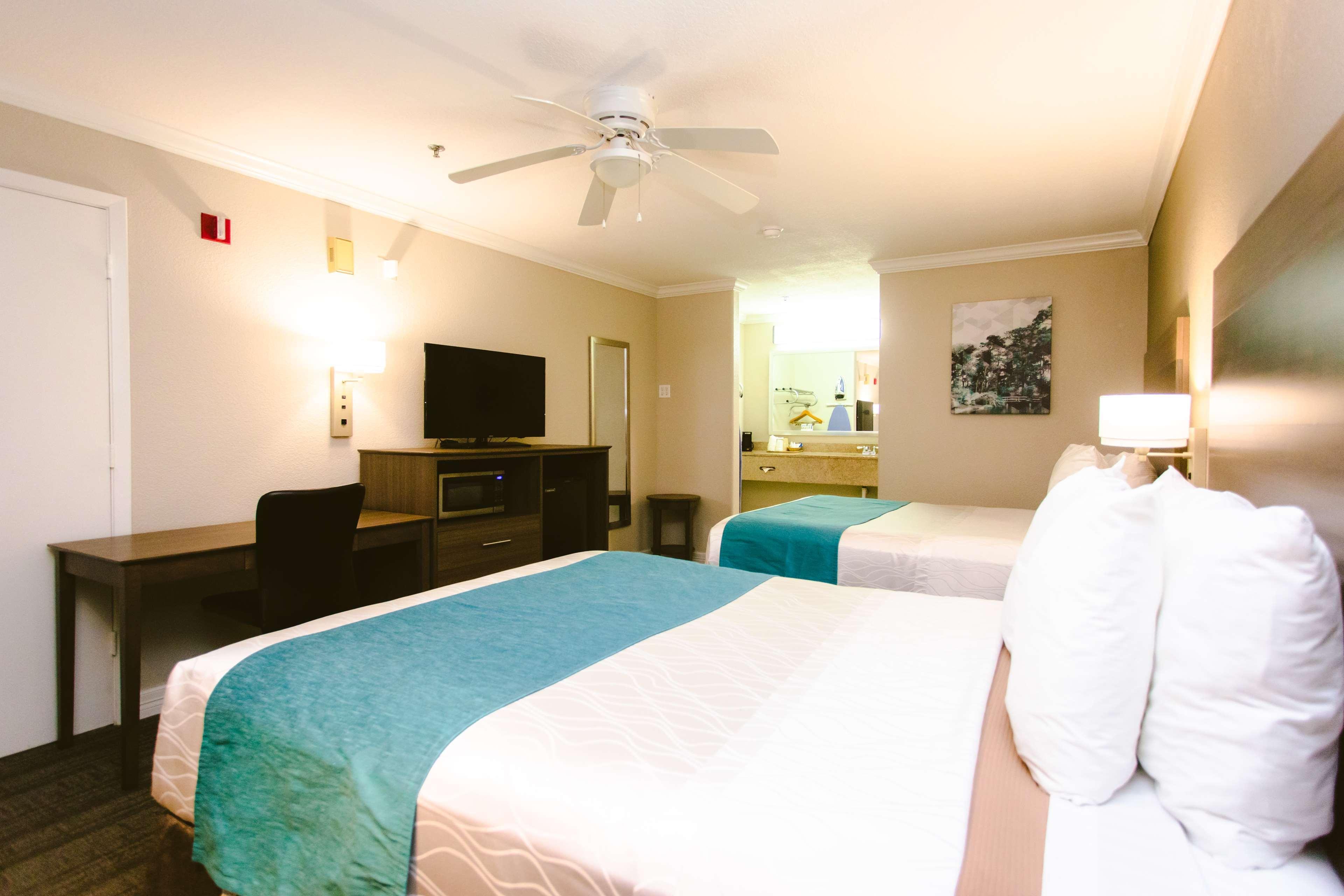 Queen Room with Two Queen Beds - Smoking