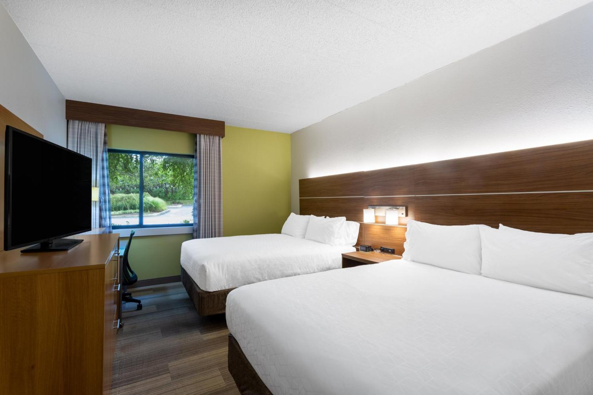 Standard Queen Room with Two Queen Beds - Communications and Mobility Accessible