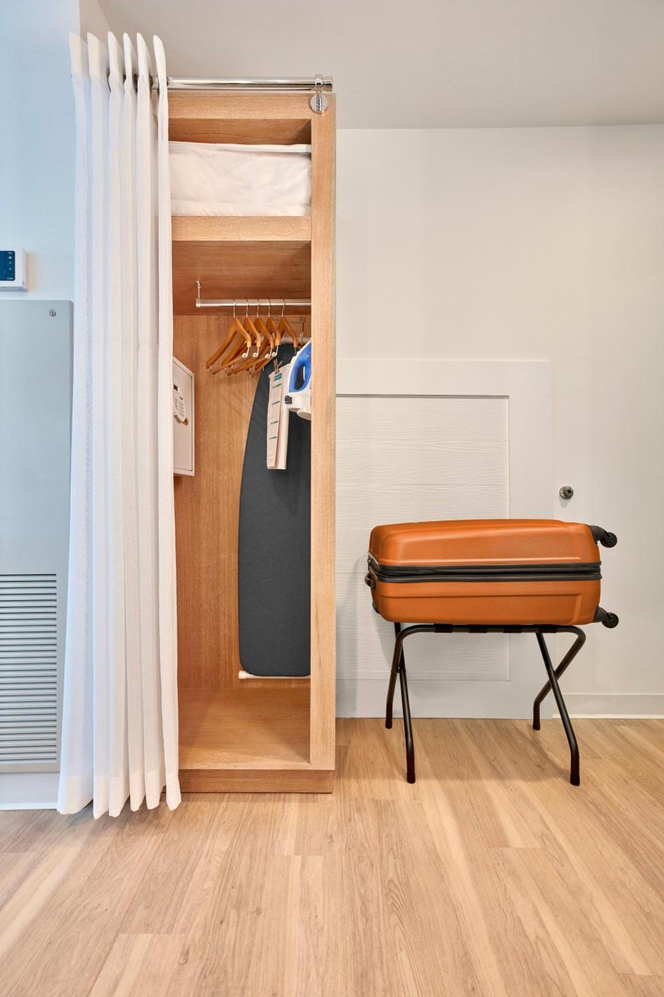 Quarto Standard com Duche para Pessoas com Mobilidade Condicionada (Inclui Entrada Antecipada no Parque*)