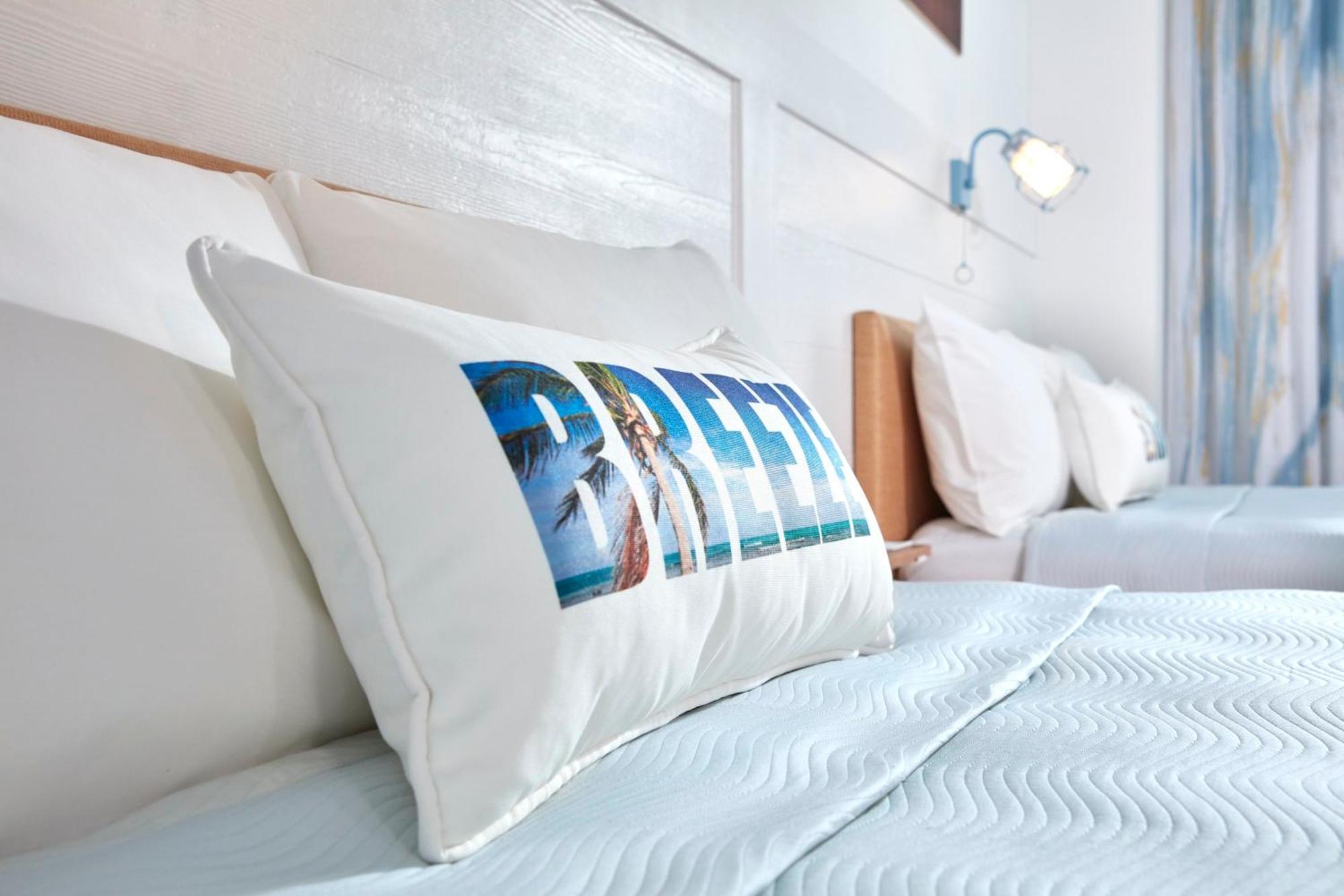 Quarto Standard com Banheira Acessível a Pessoas com Mobilidade Condicionada (Inclui Entrada Antecipada no Parque*)