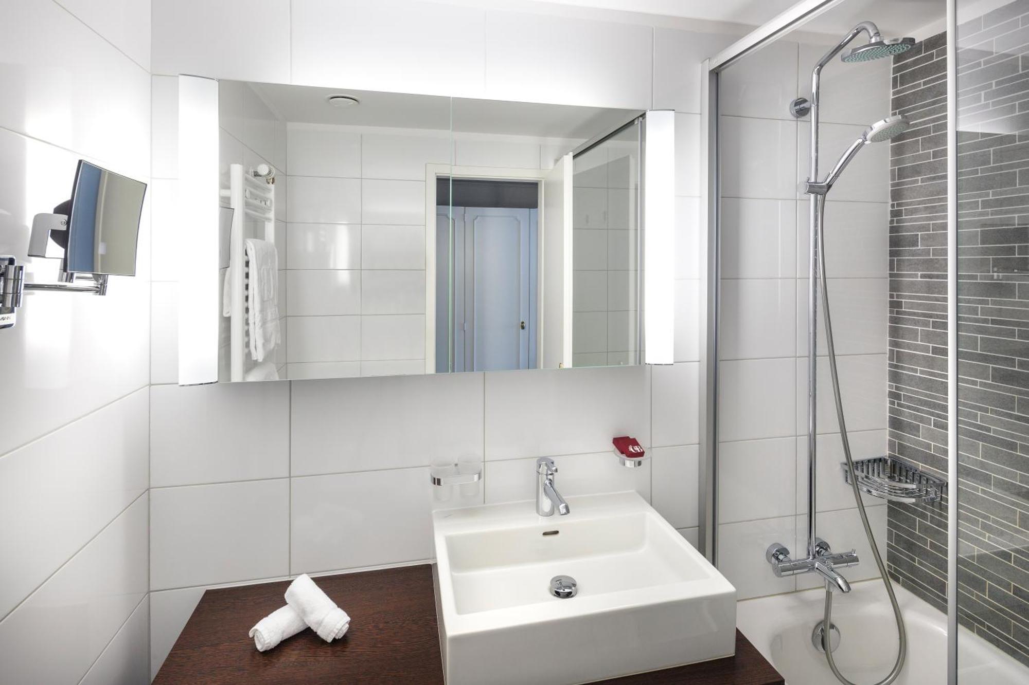 Superior Panorama Doppelzimmer mit Balkon und Seeblick