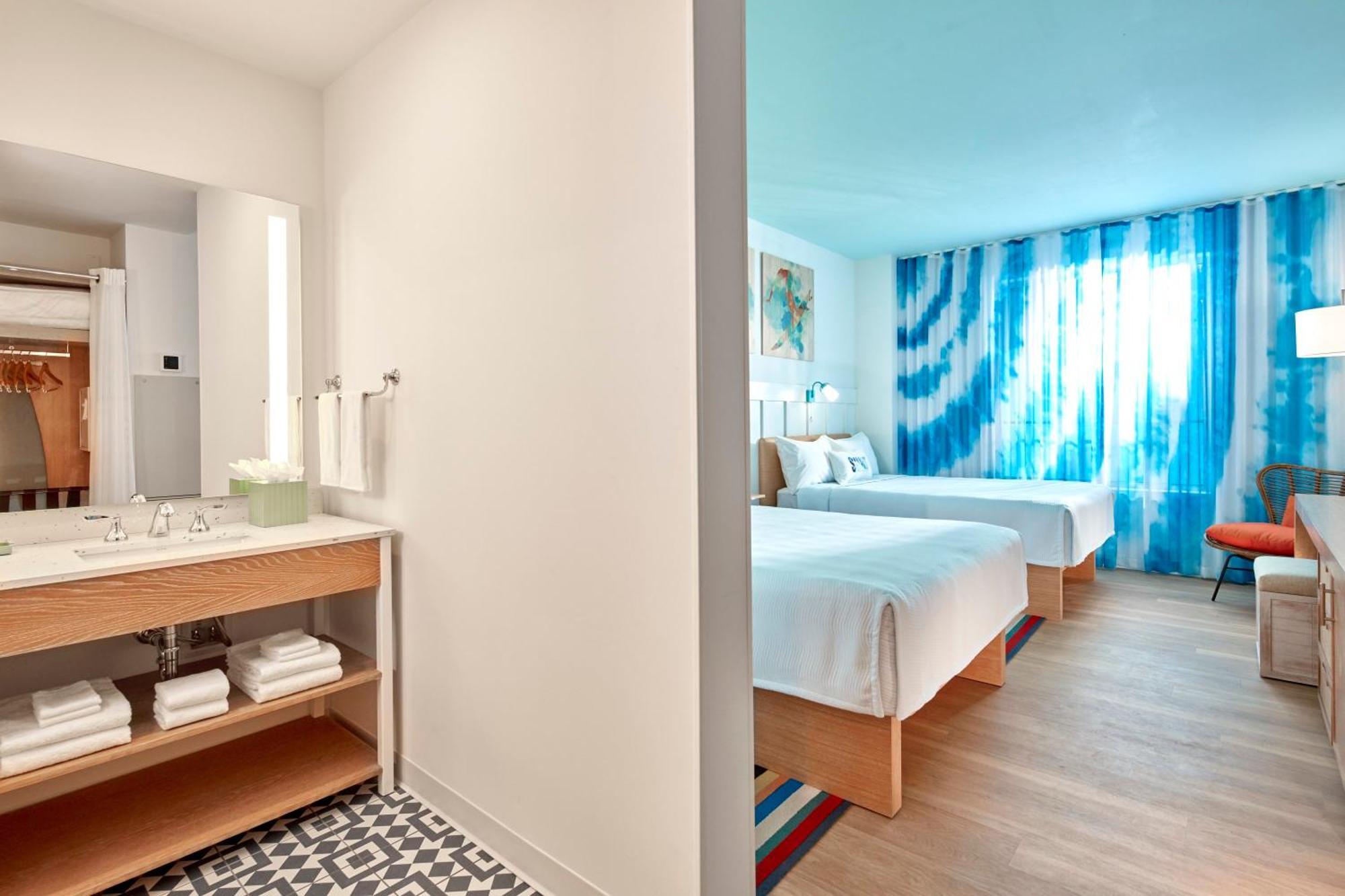 Queen Room with Two Queen Beds - Pool View (Includes Early Park Admission*),1280349832:JPEG