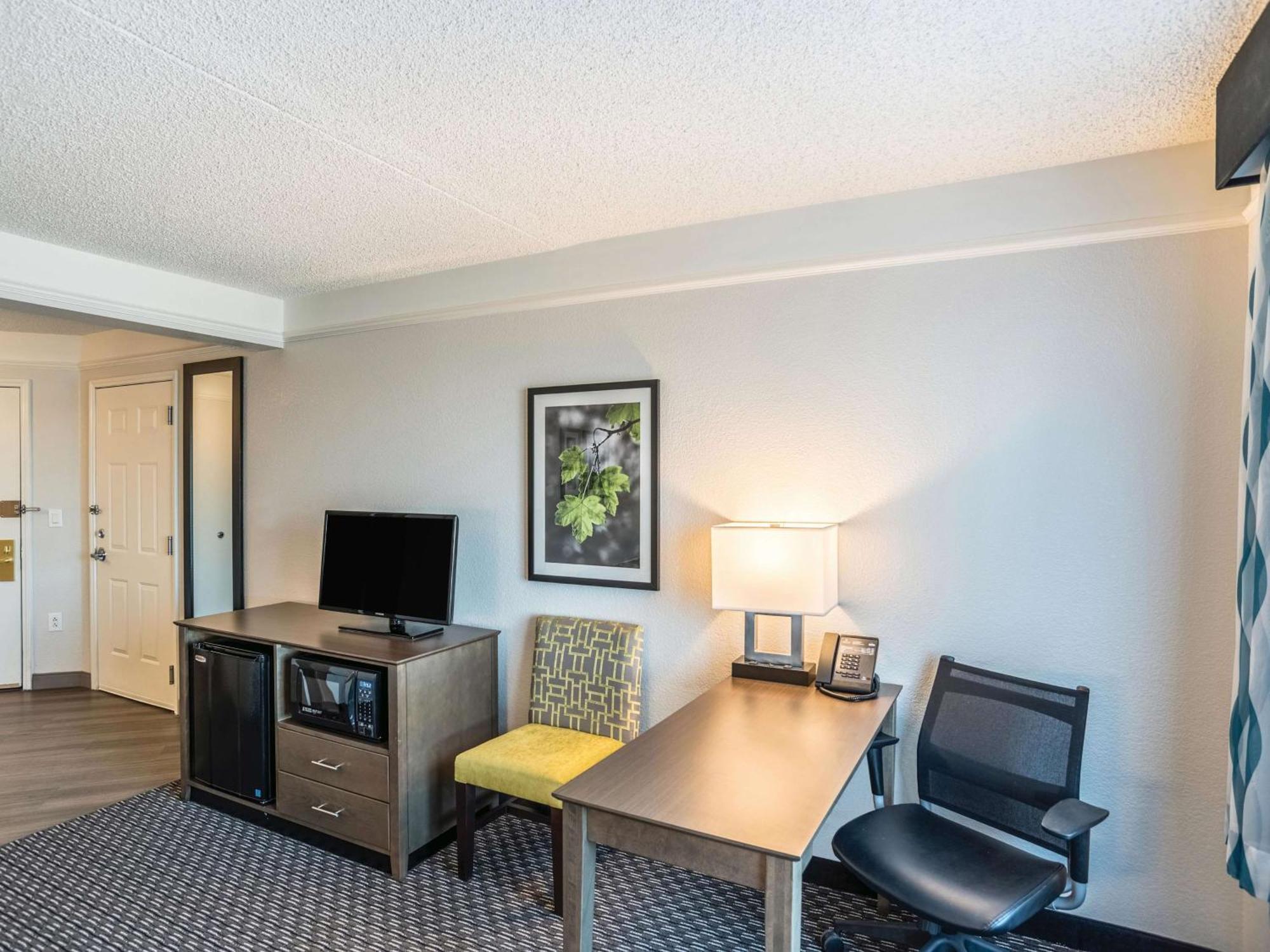 Chambre Double avec 2 Lits Doubles - Accessible aux Personnes à Mobilité Réduite