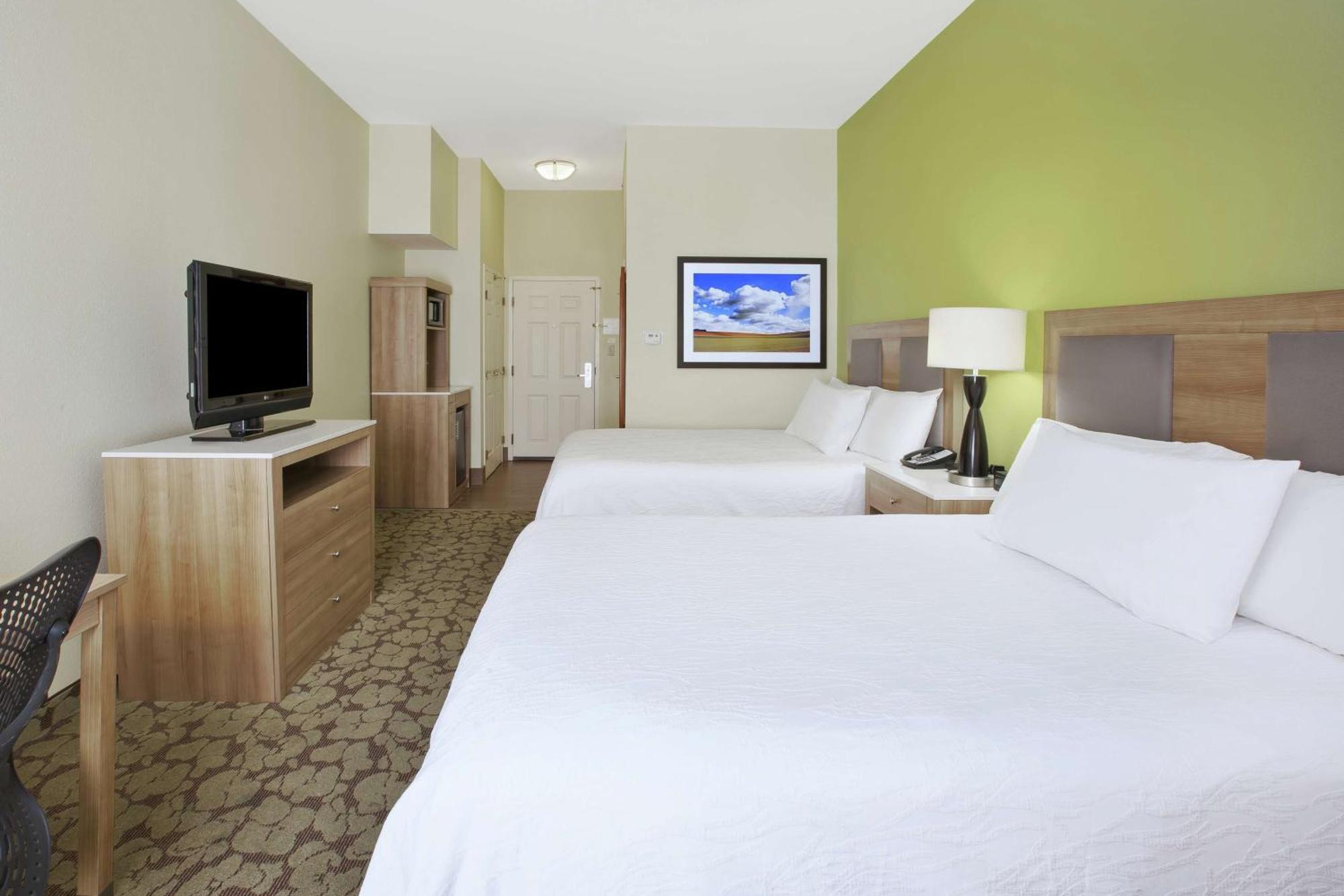 Deluxe Queen Room with Two Queen Beds - Lake View