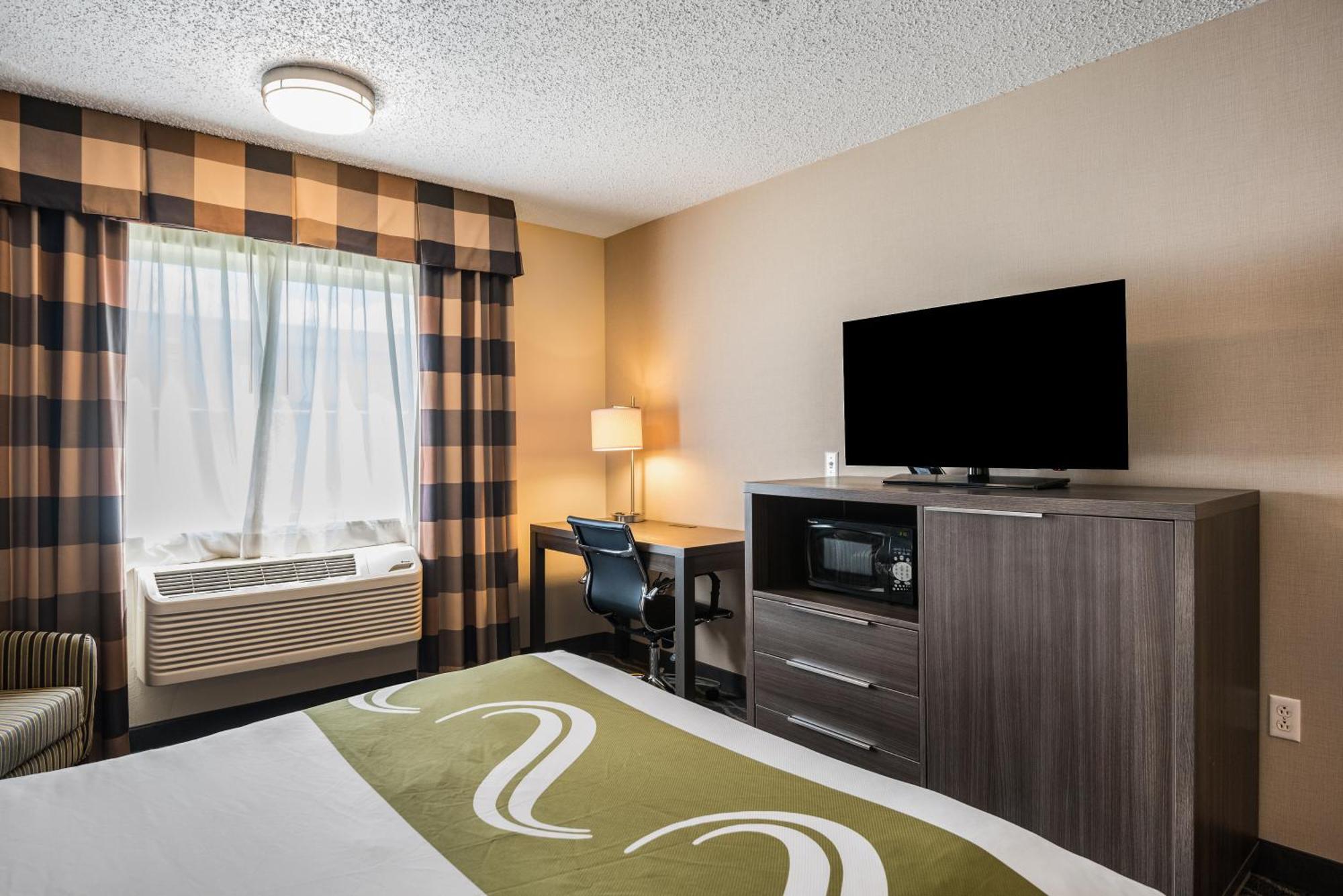 Queen Room with Roll-In Shower - Accessible/Non-Smoking