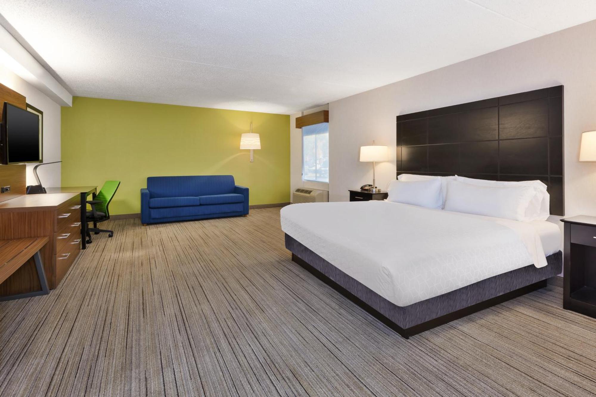 Standard King Room with Sofa Bed - Non-Smoking