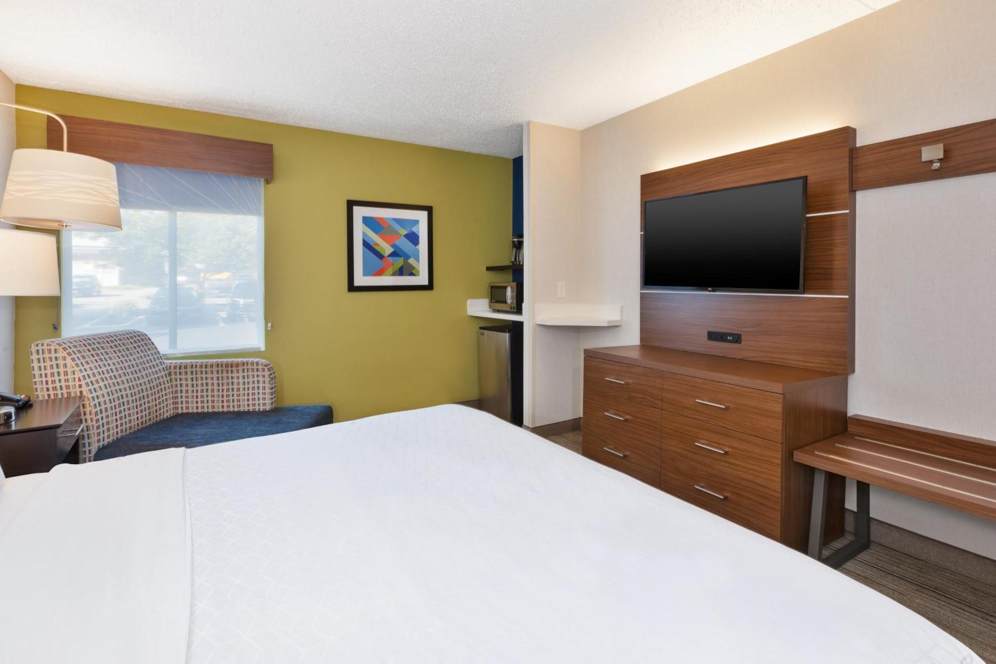 King Room - Mobility Access/Hearing Accessible
