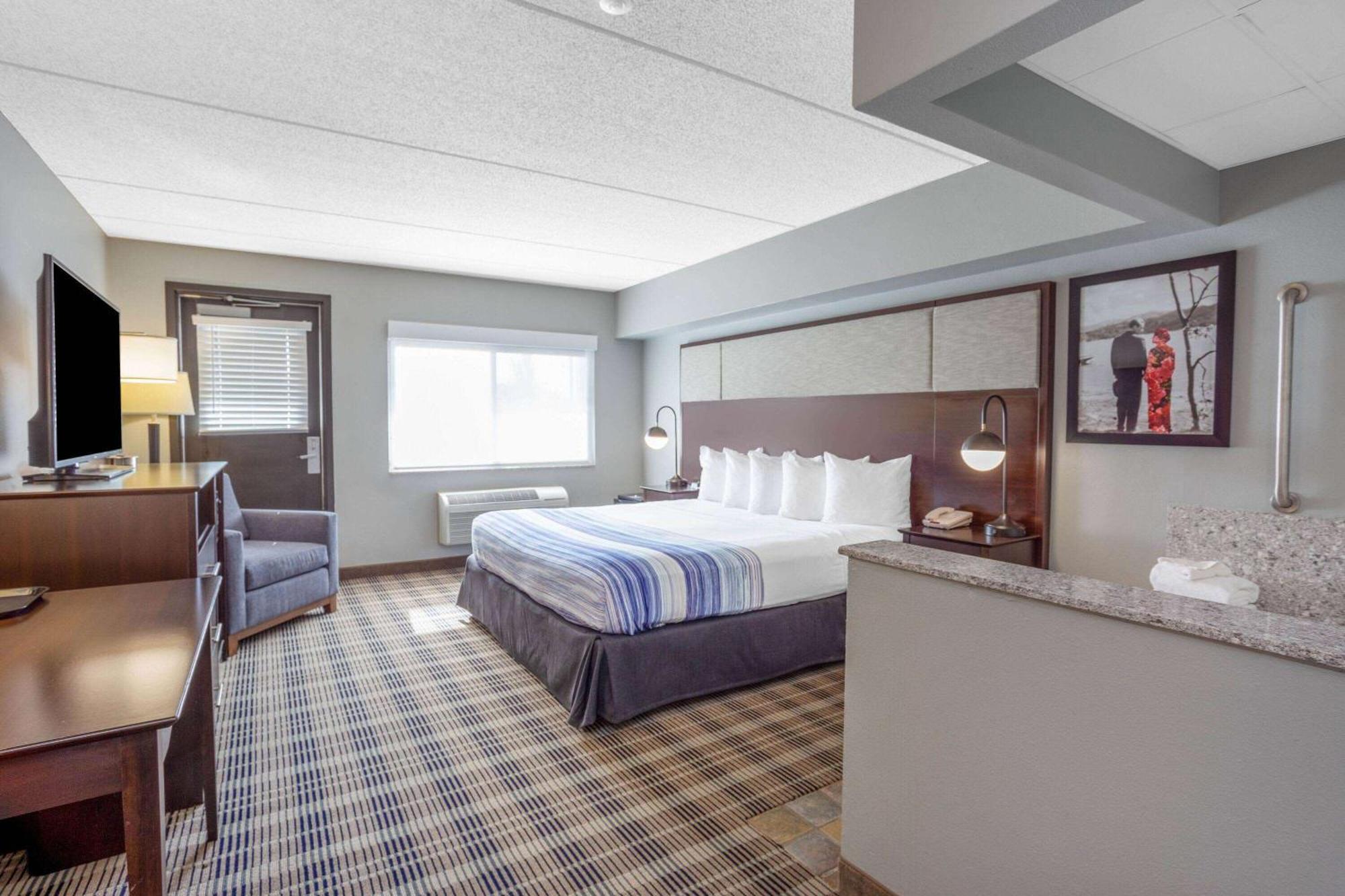 Deluxe King Room - Mobility Access/Non-Smoking