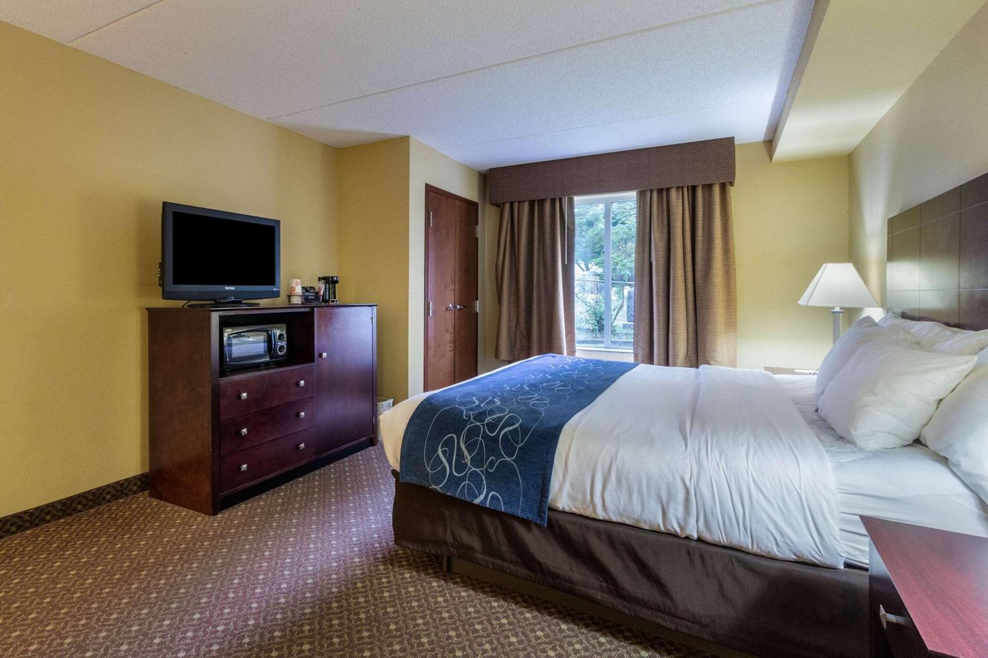 King Suite - Non-Smoking