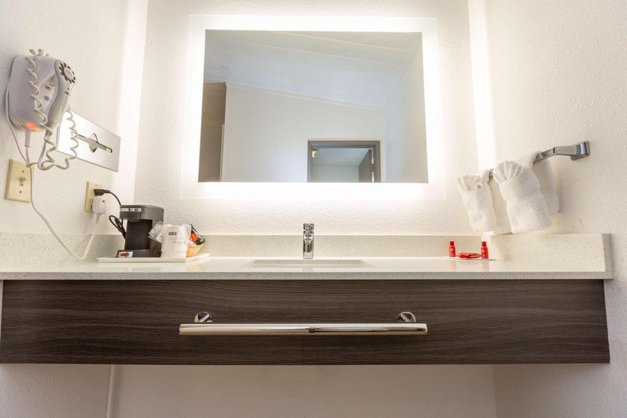 Suite with One Queen and Two Double Beds - Non-Smoking