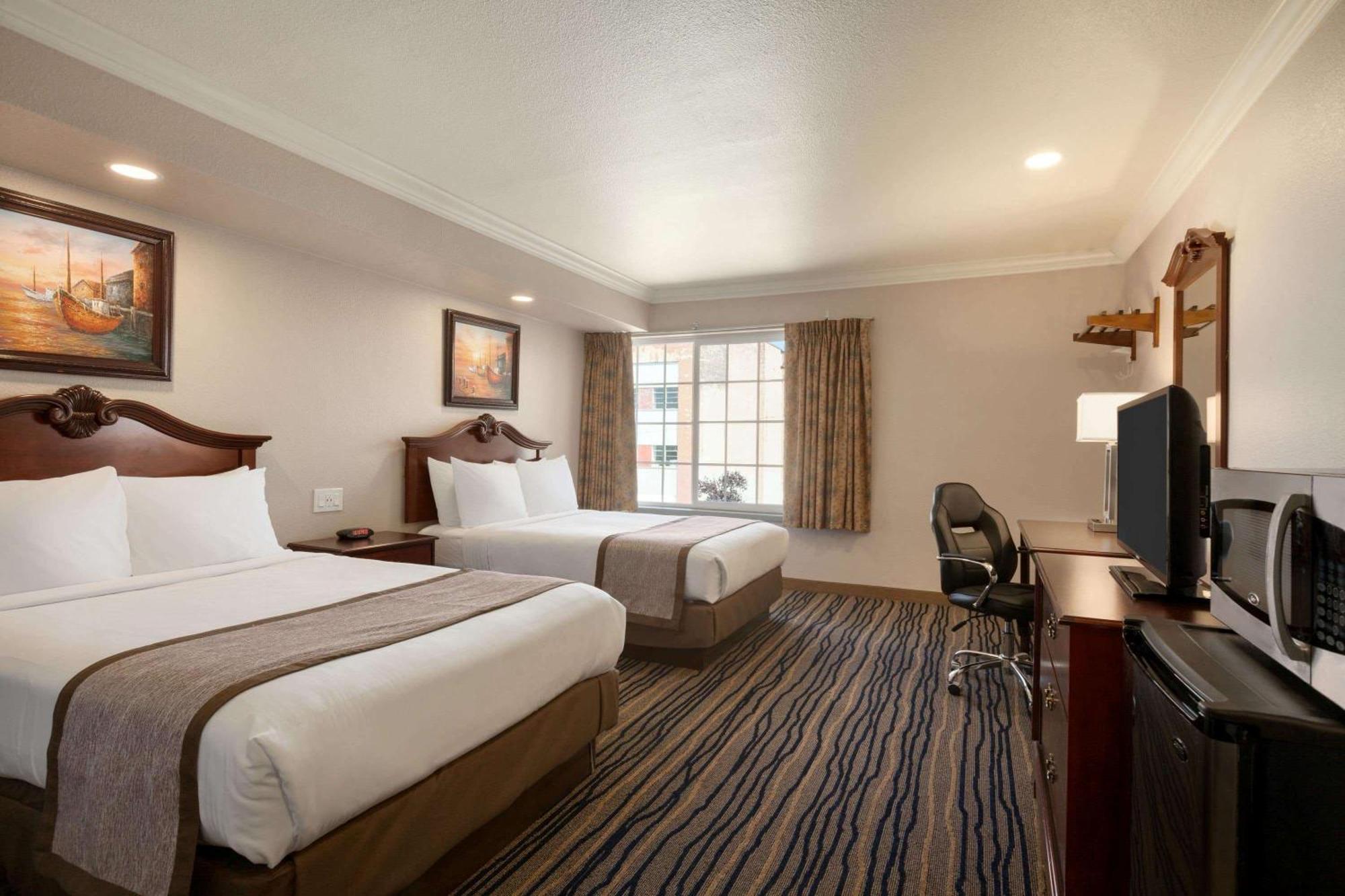Double Room with Two Double Beds - Non-Smoking