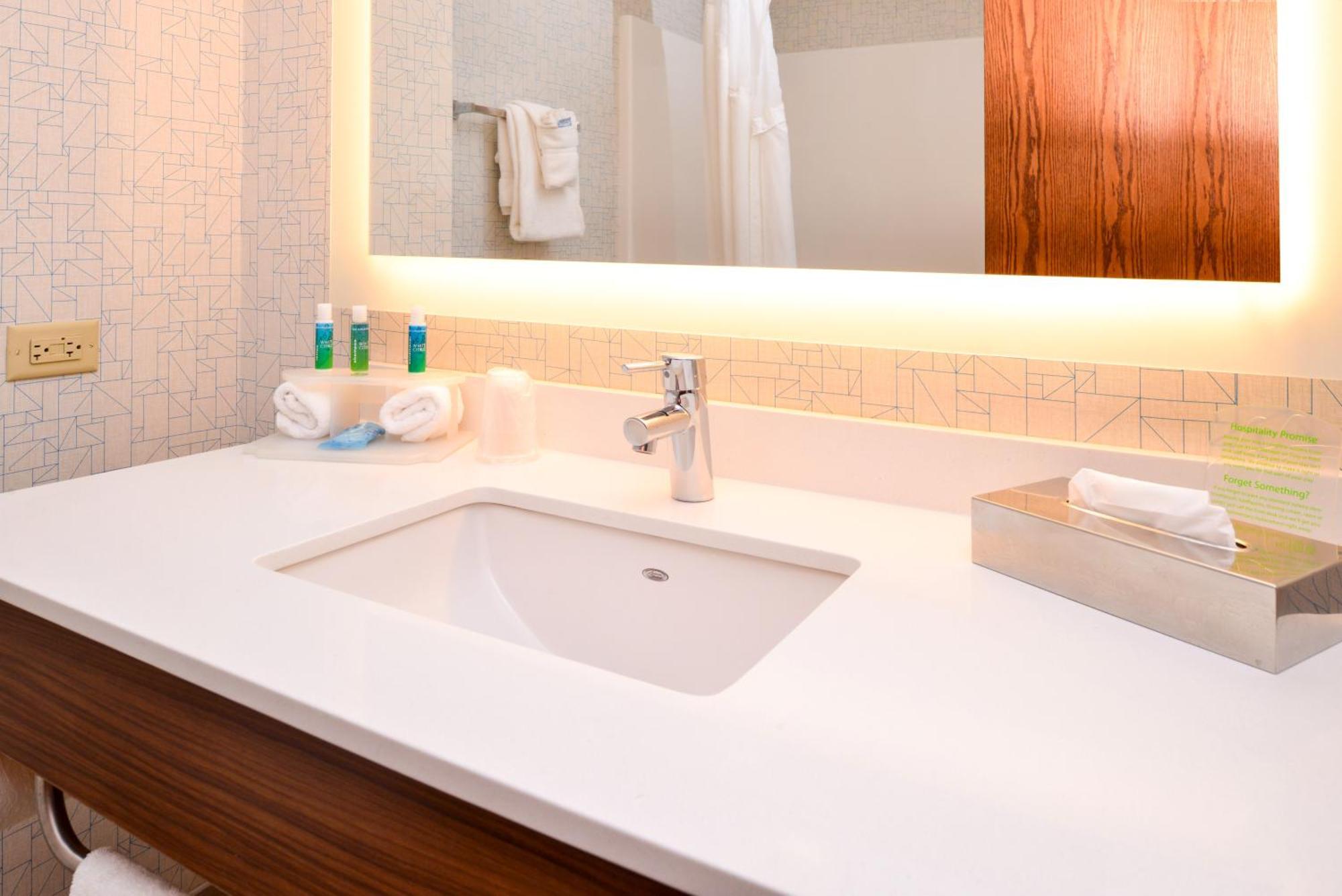 King Room - Mobility Access/Hearing Accessible