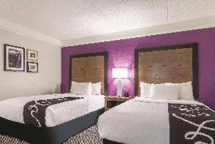 Doube Room with Two Double Beds and Roll-In Shower - Mobility/Hearing Accessible - Non-Smoking