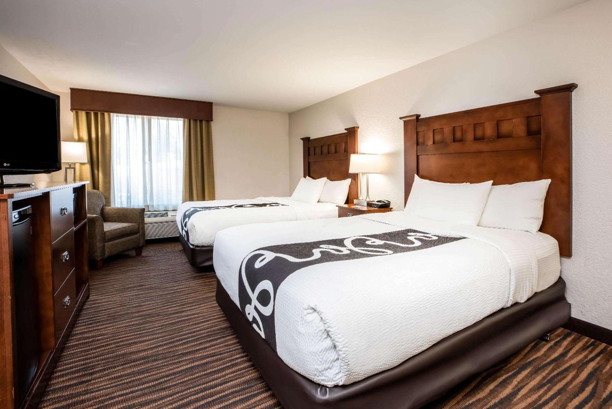 Deluxe Queen Room with Two Queen Beds