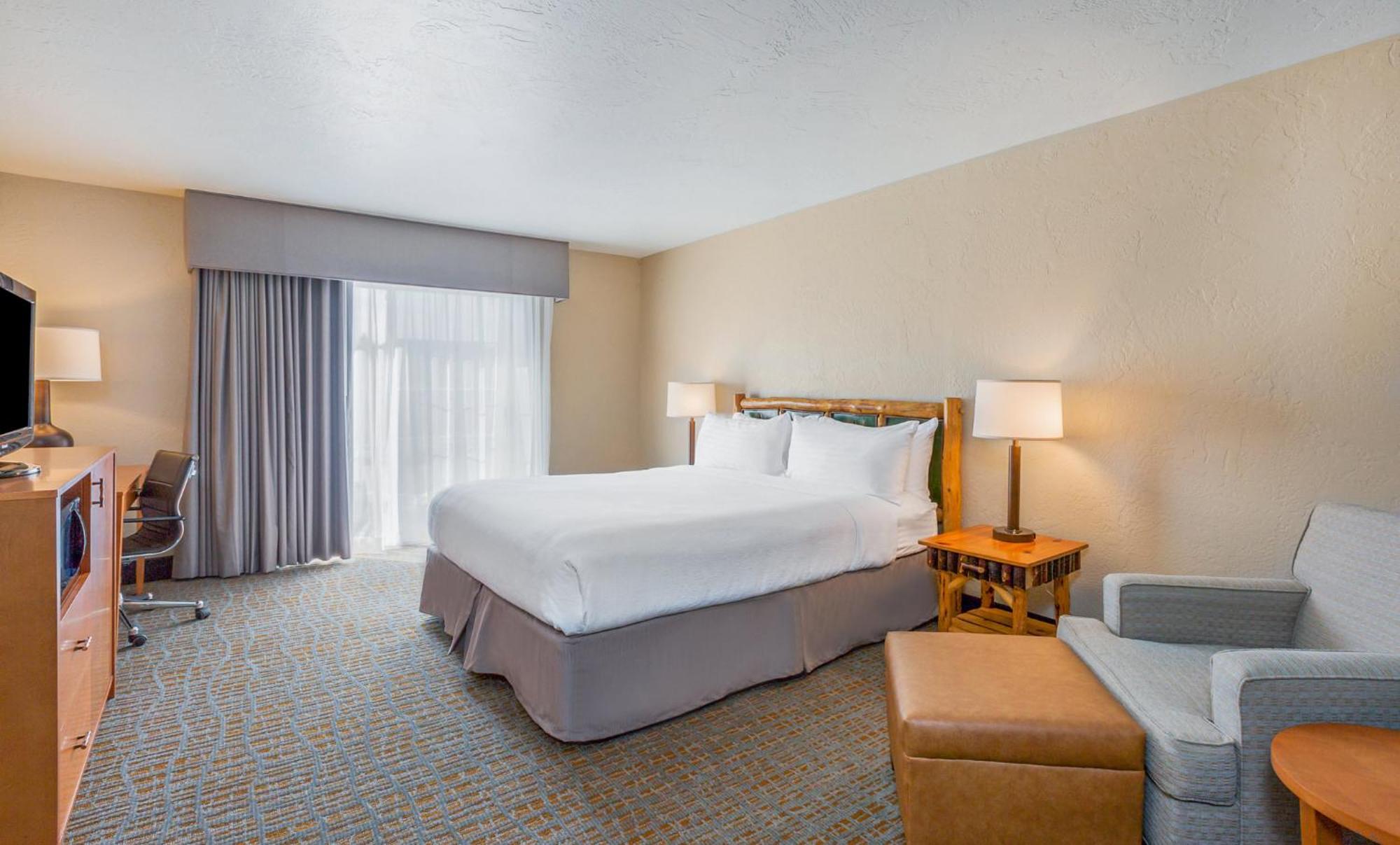 Deluxe King Room - Non-Smoking