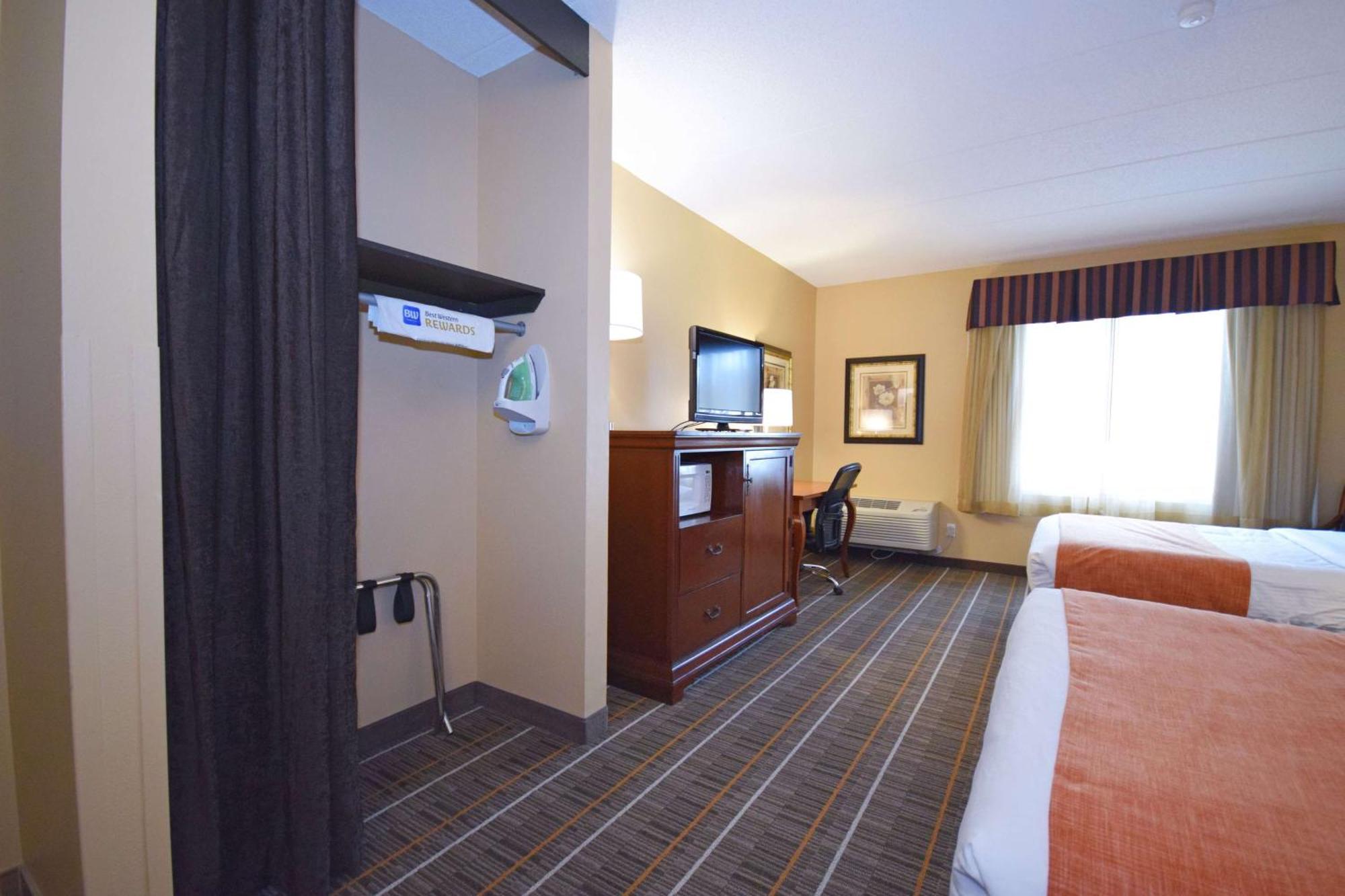 King Room with Bath Tub - Mobility Accessible/Non-Smoking