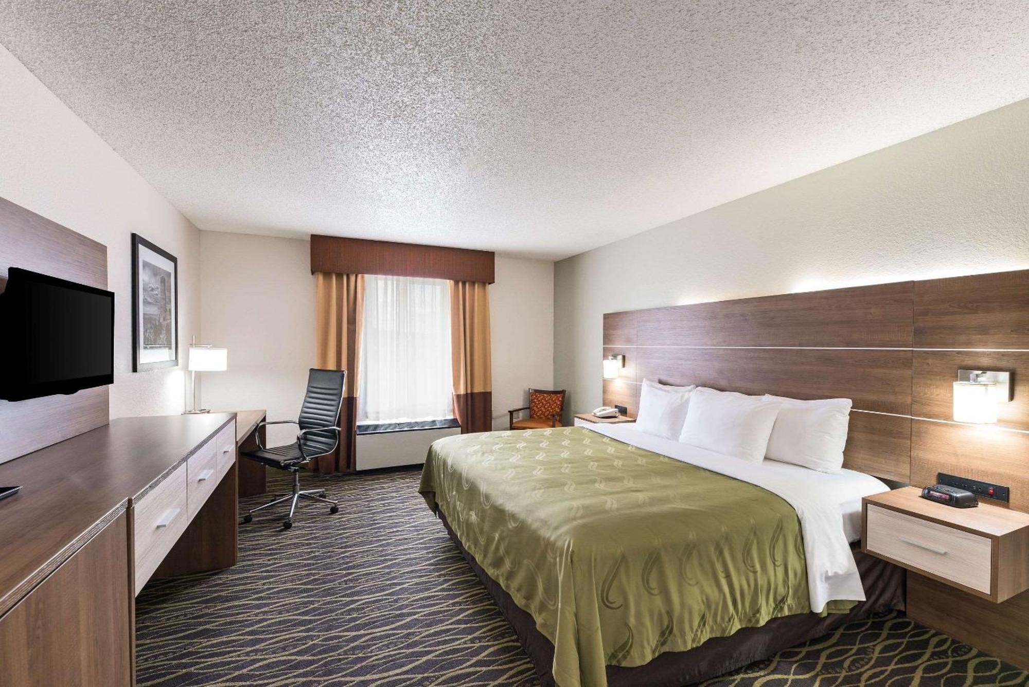 Standard King Room - Non-Smoking