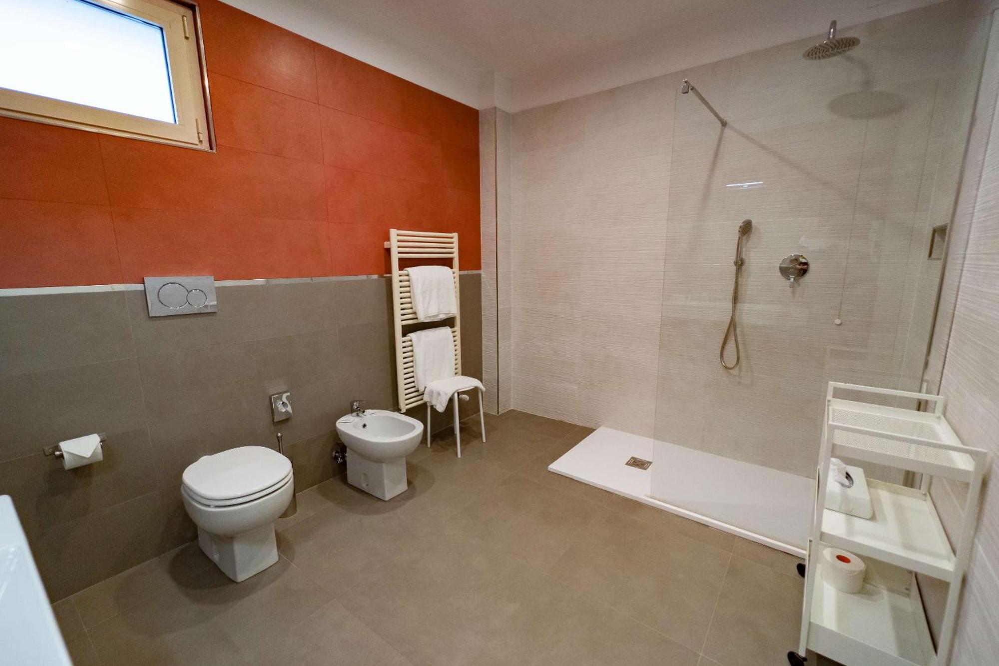 Camera Familiare con 1 Letto Queen-Size, Divano-Letto e Vista Mare