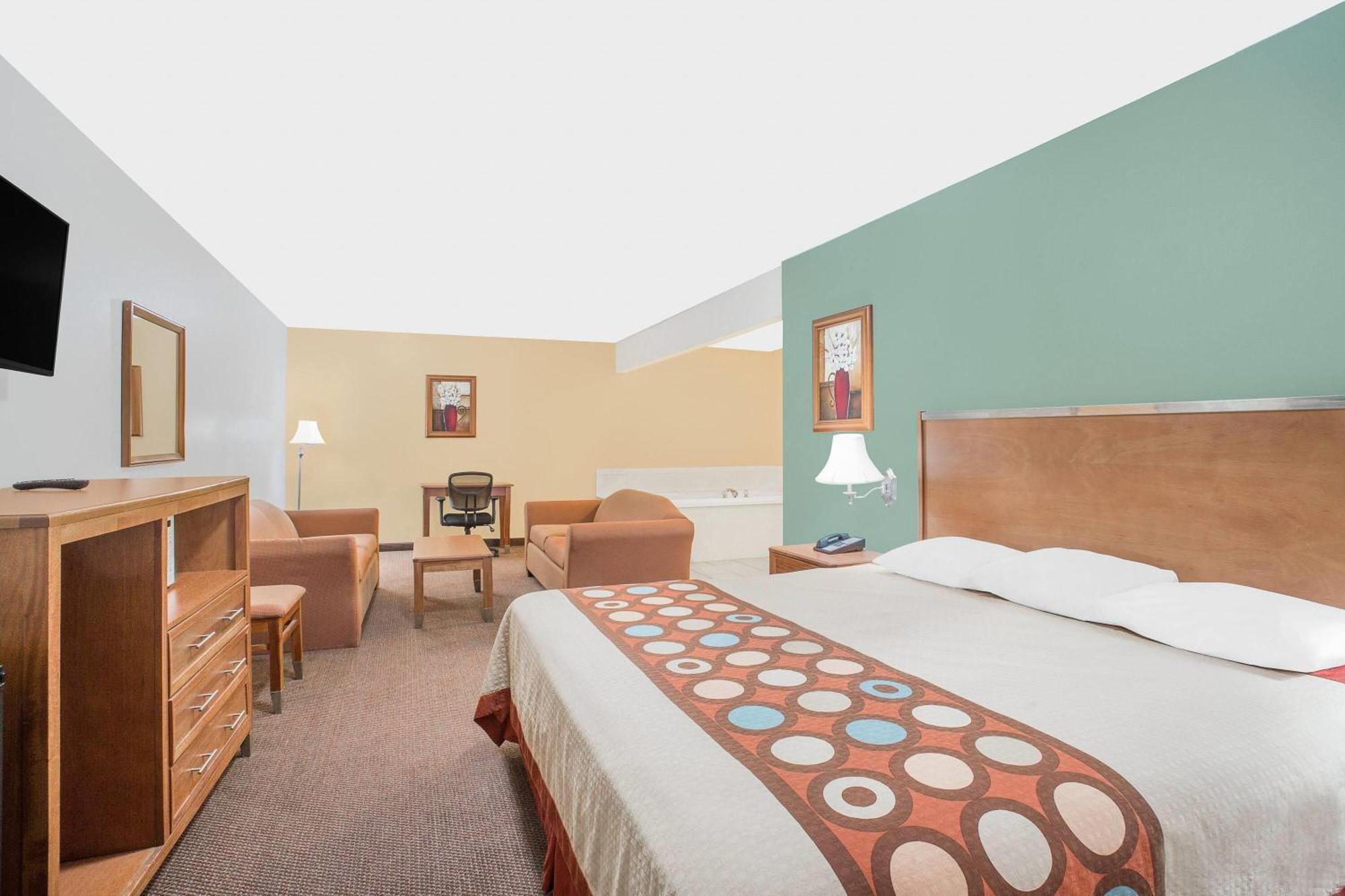 1 King Bed, Efficiency Room, Non-Smoking