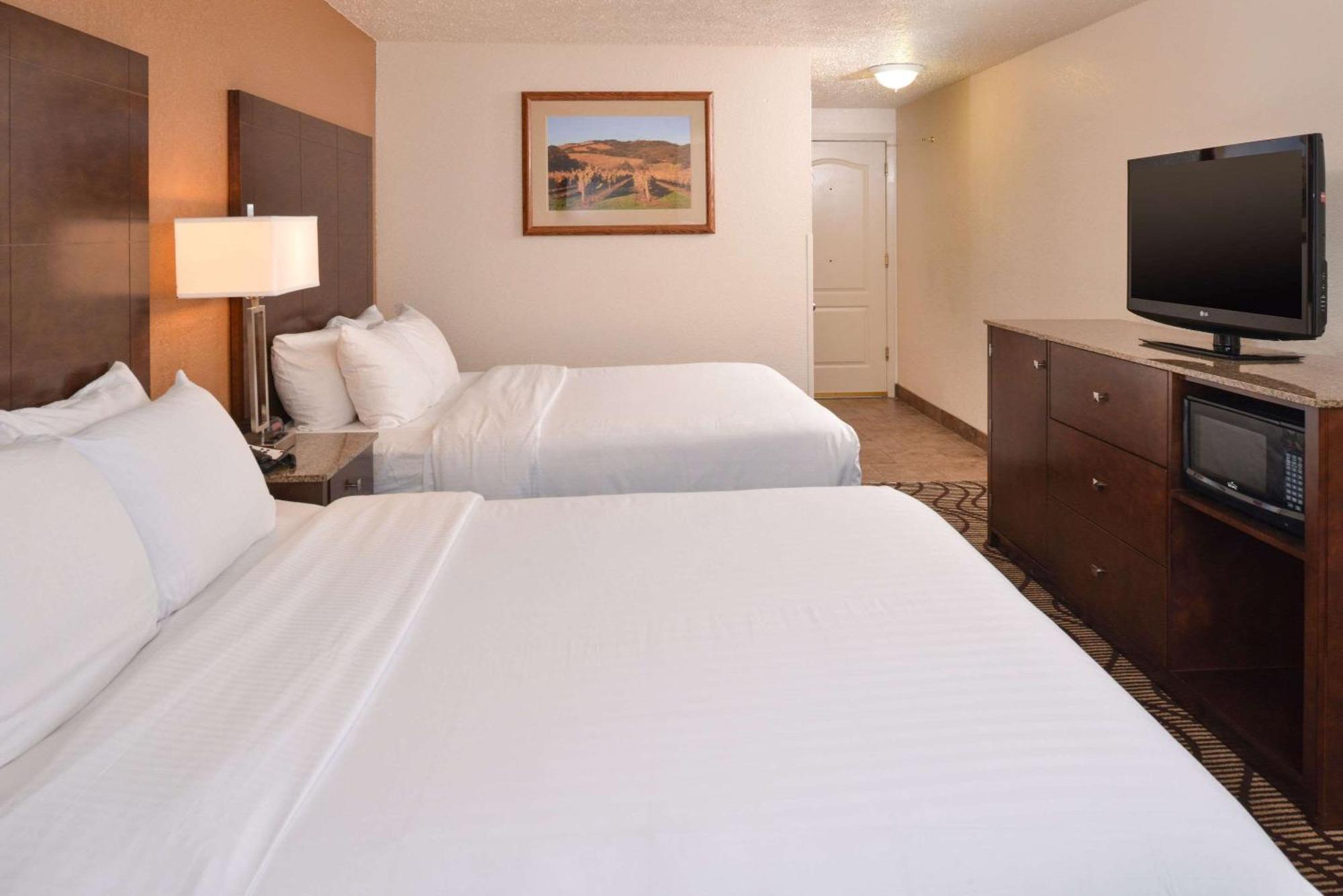 Queen Room with Two Queen Beds - Accessible/Non-Smoking