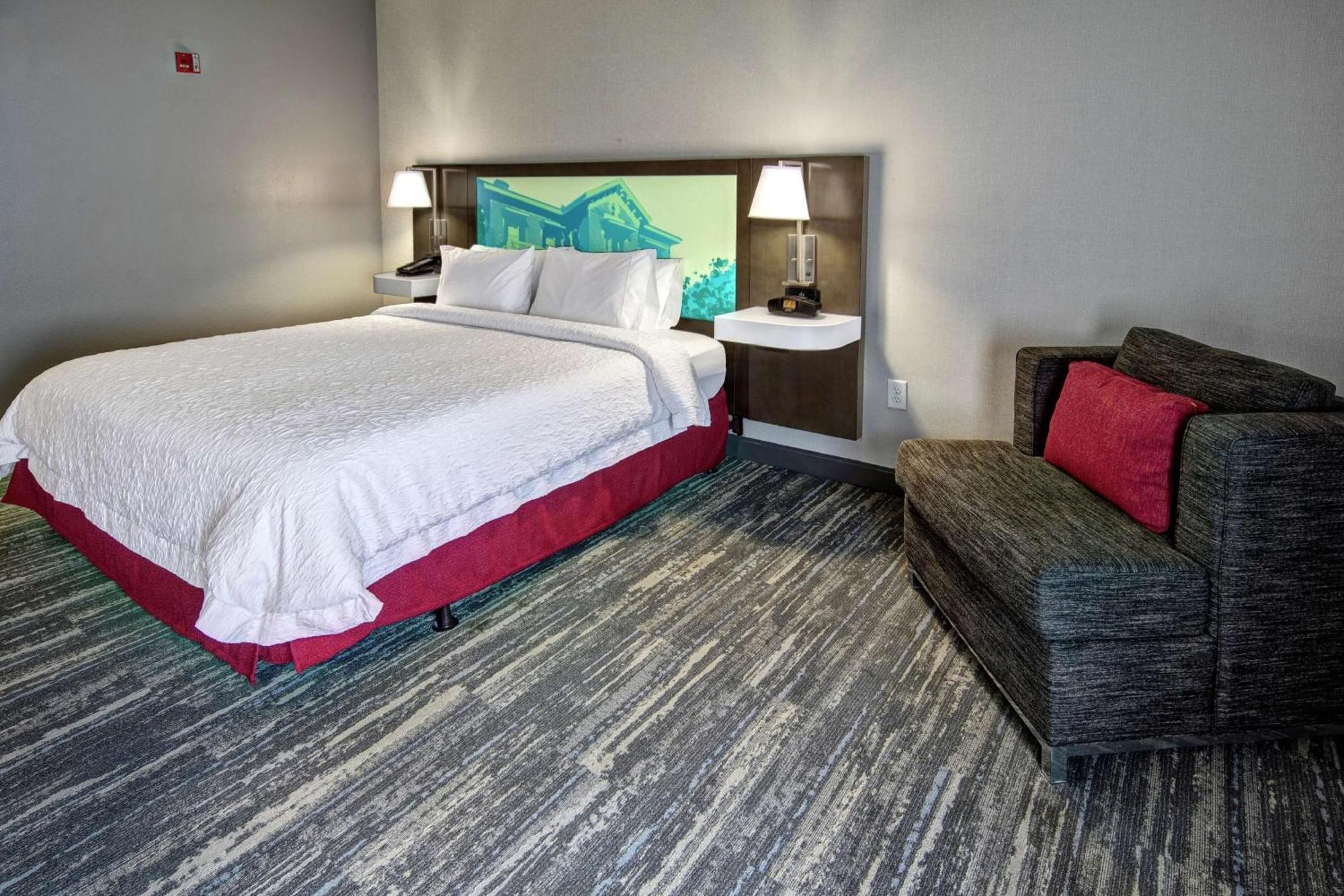King Room with Accessible Tub - Mobility and Hearing Access/Non-Smoking