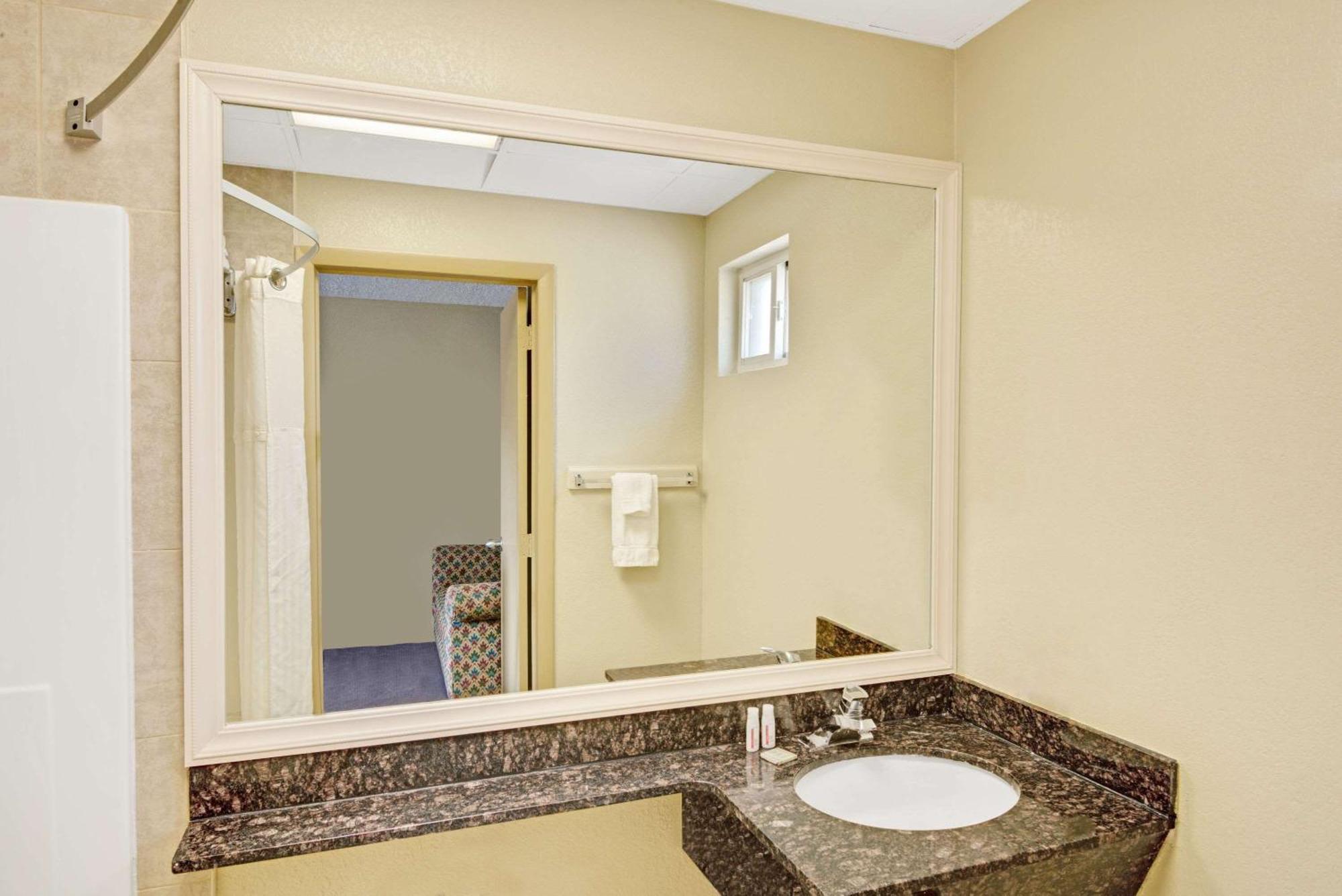 Double Room with Two Double Beds - Non-Smoking
