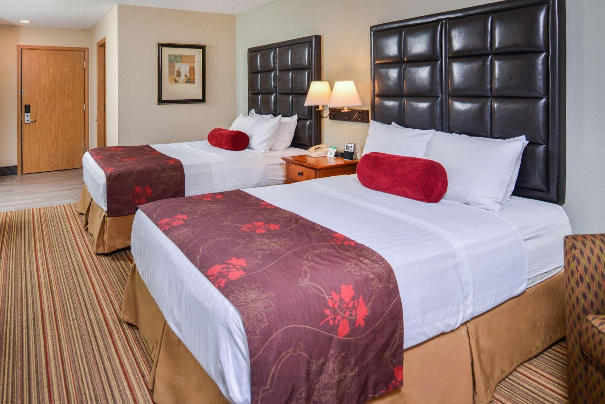 Queen Room with Roll-In Shower - Mobility Access