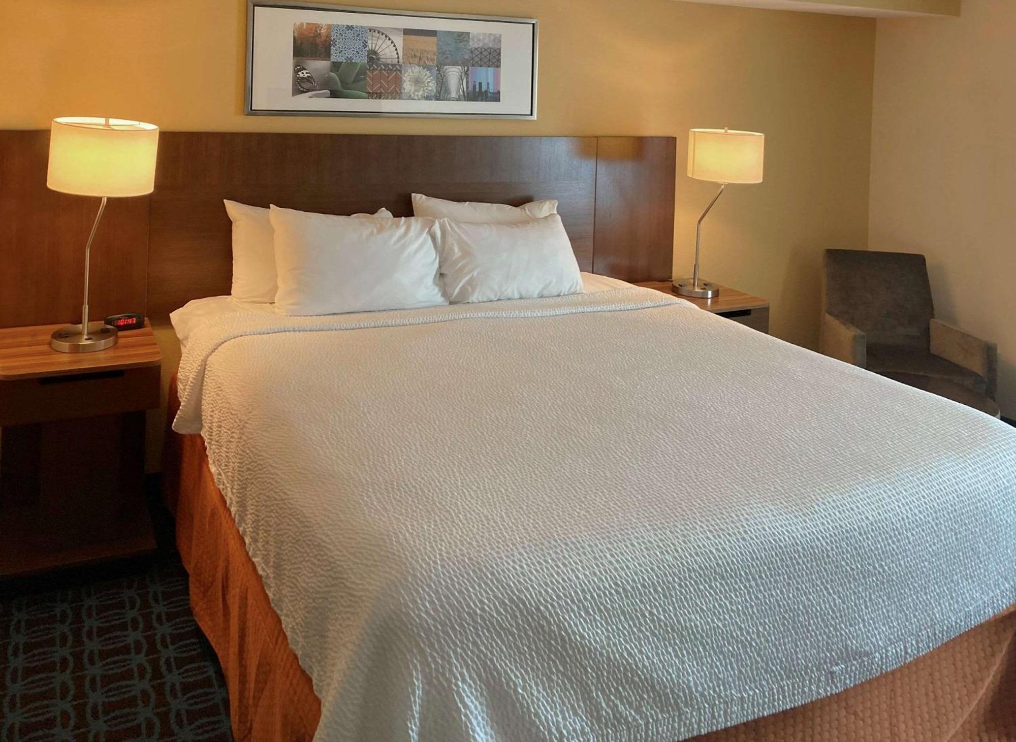 King Room with Accessible Tub - Accessible/Non Smoking