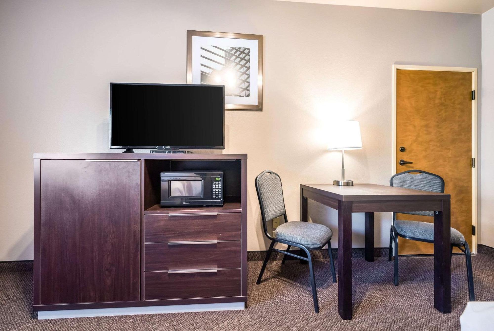 Standard Queen Room with Two Queen Beds - Non-Smoking