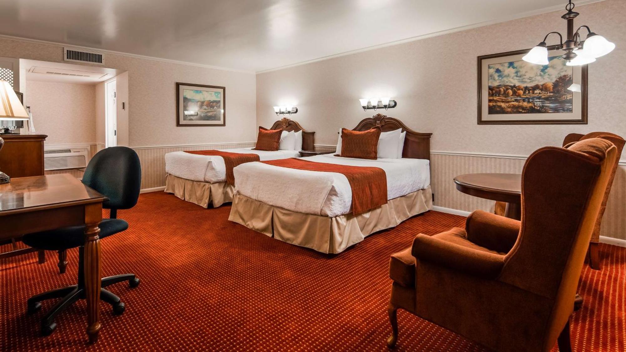 Deluxe Queen Room with Two Queen Beds - Non-Smoking