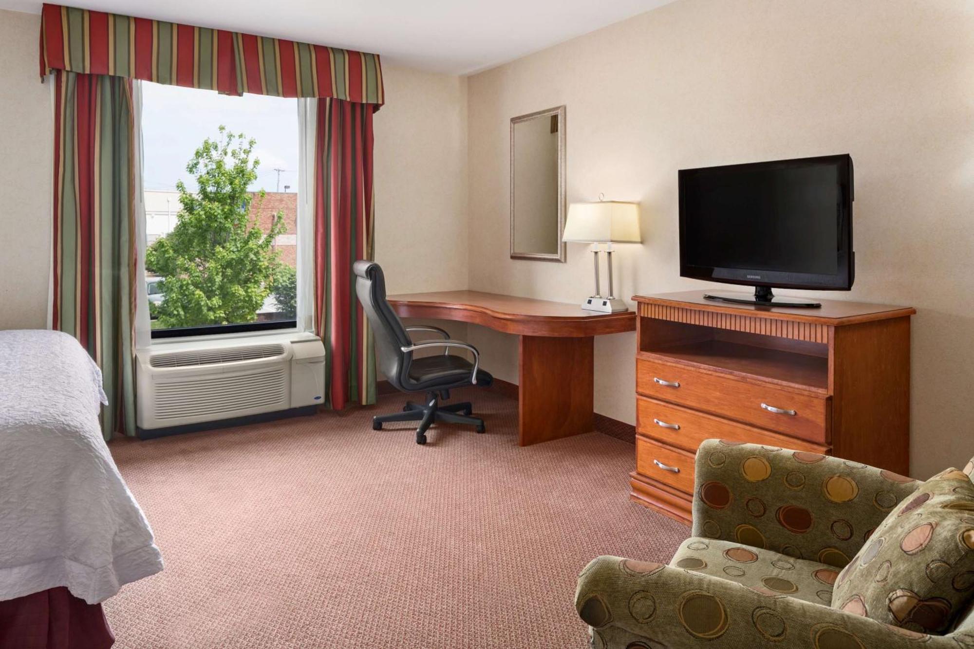 King Room with King Bed - Non-Smoking