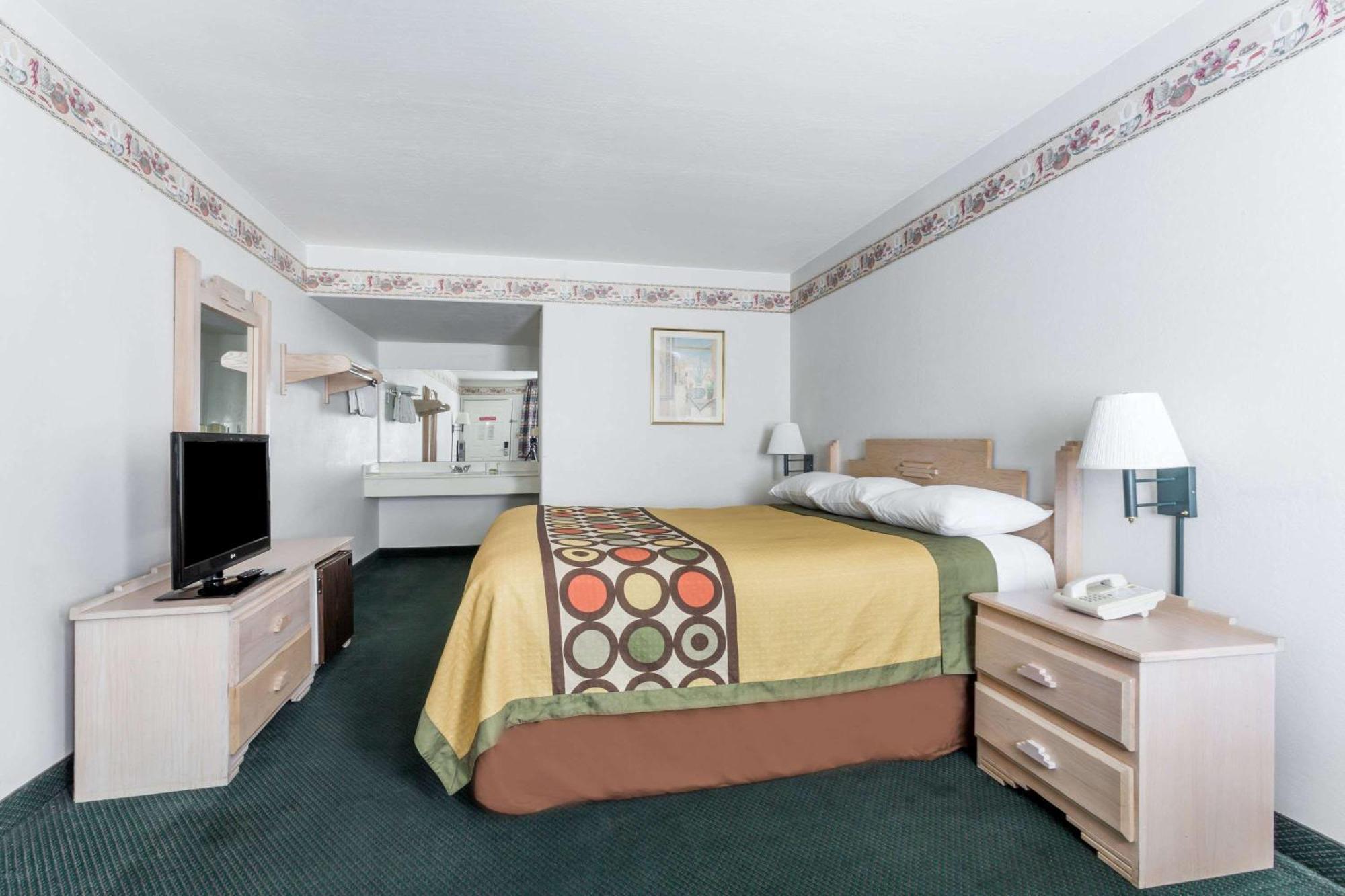 King Room - Non-Smoking