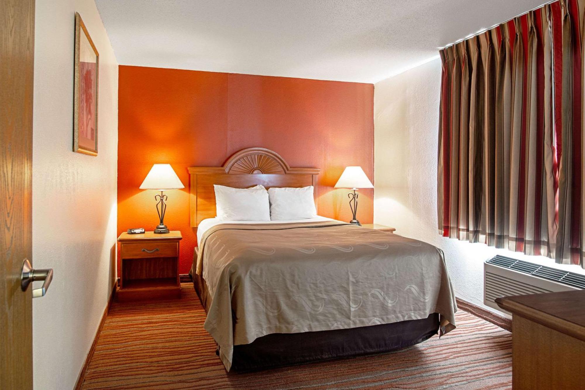Queen Room - Accessible/Nonsmoking
