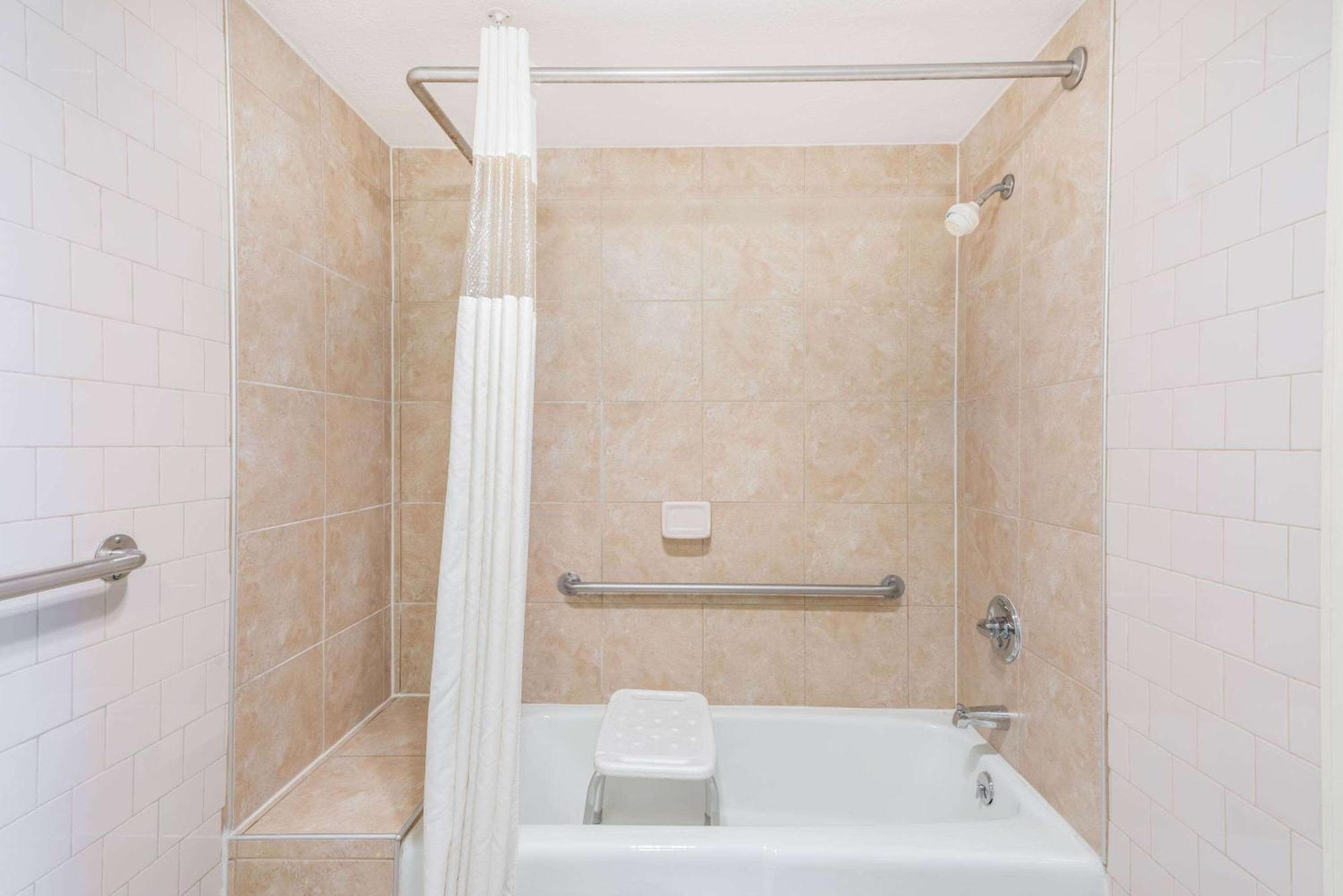 King Room - Mobility Access/Non-Smoking