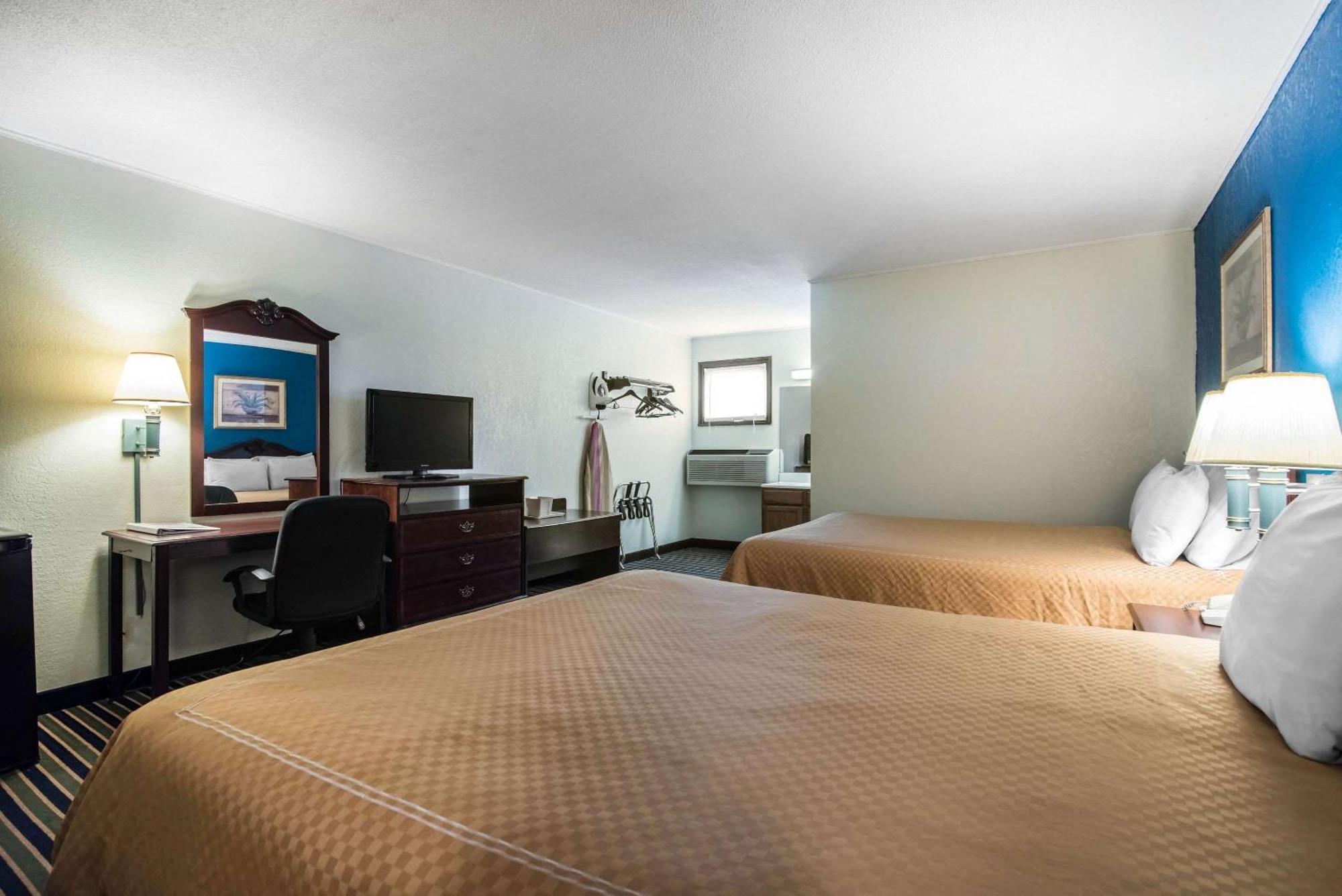 Queen Room with Two Queen Beds - Non-Smoking