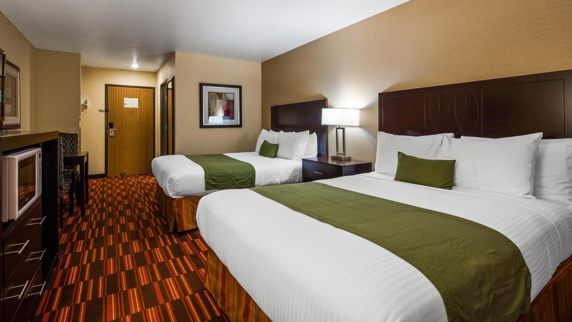 Queen Room with Two Queen Beds - Non-Smoking