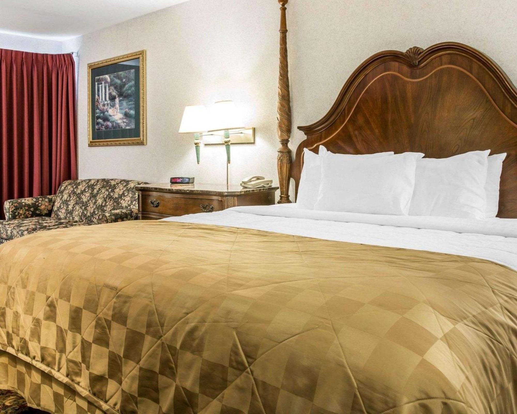 King Suite with Sofa Bed - Lake View